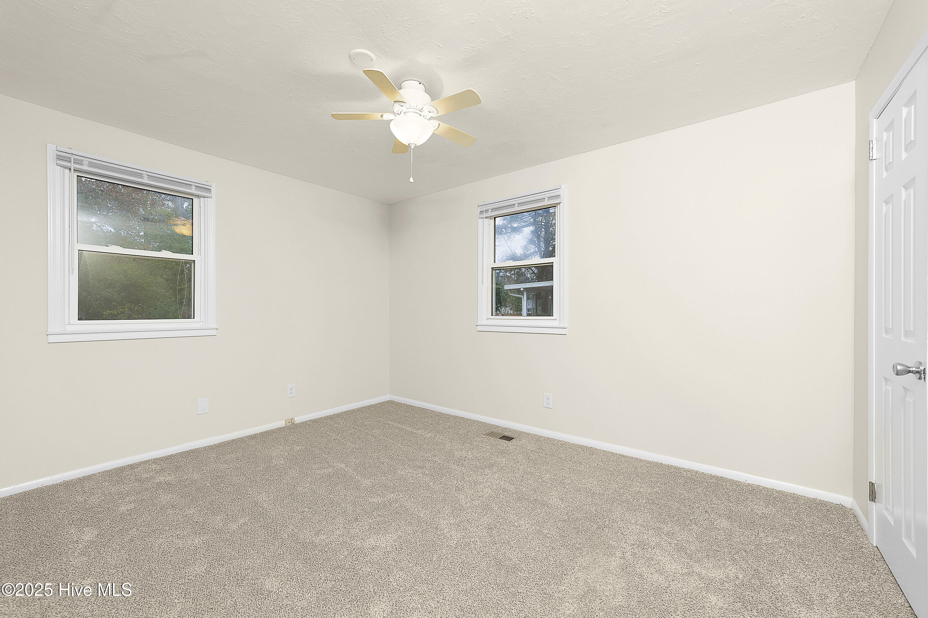 100541900 | Photo 13