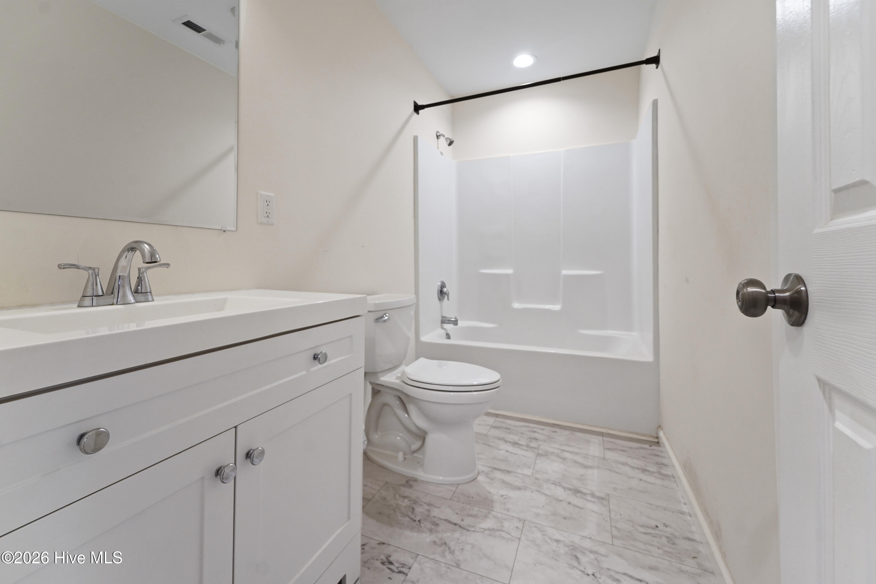 100548487 | Photo 53