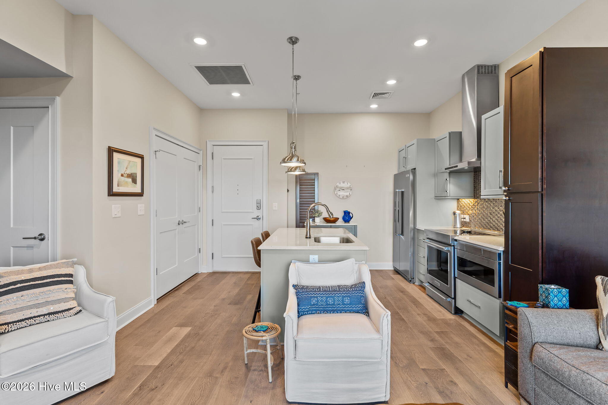 100565283 | Photo 11