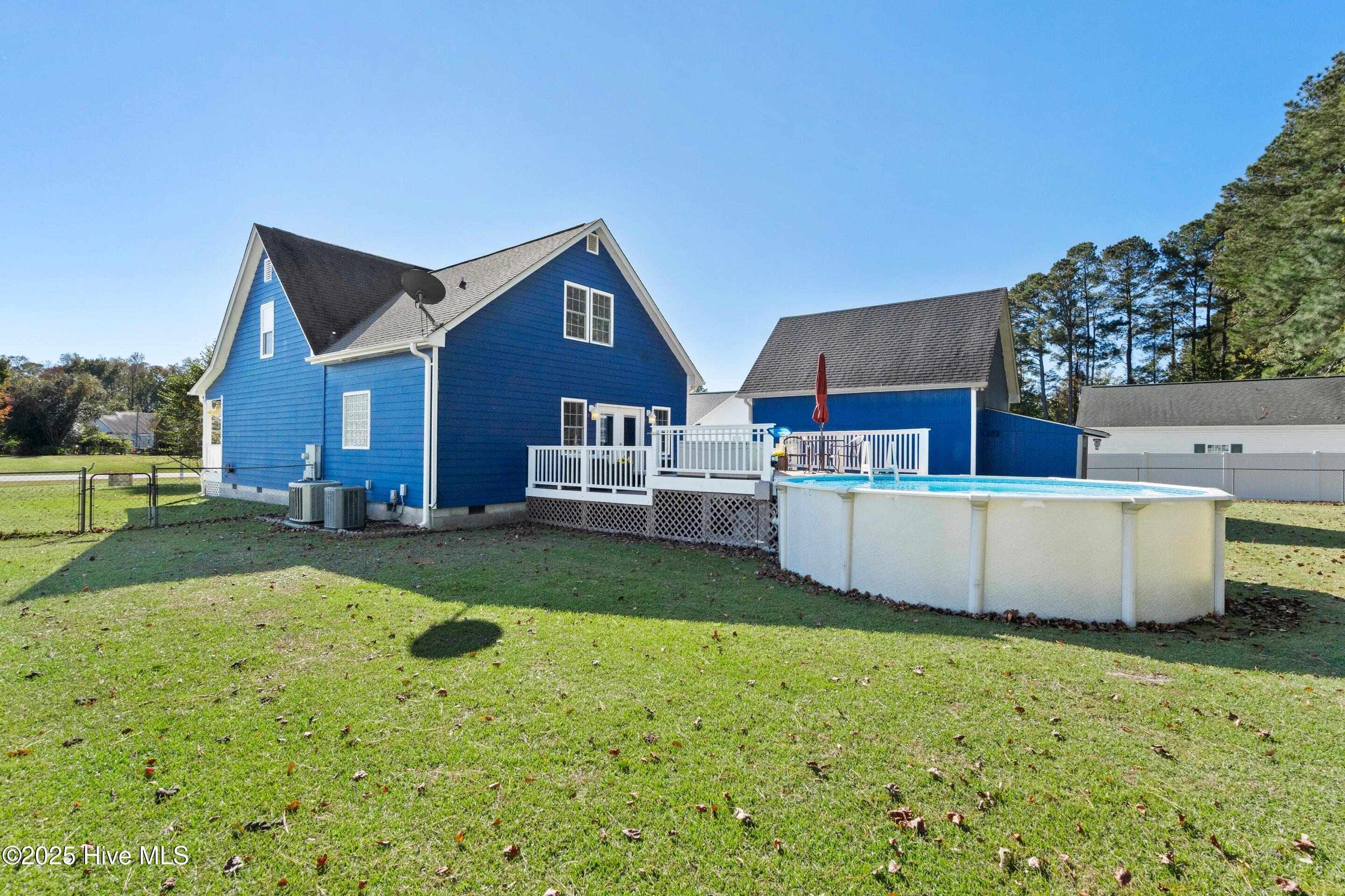 100535792 | Photo 18