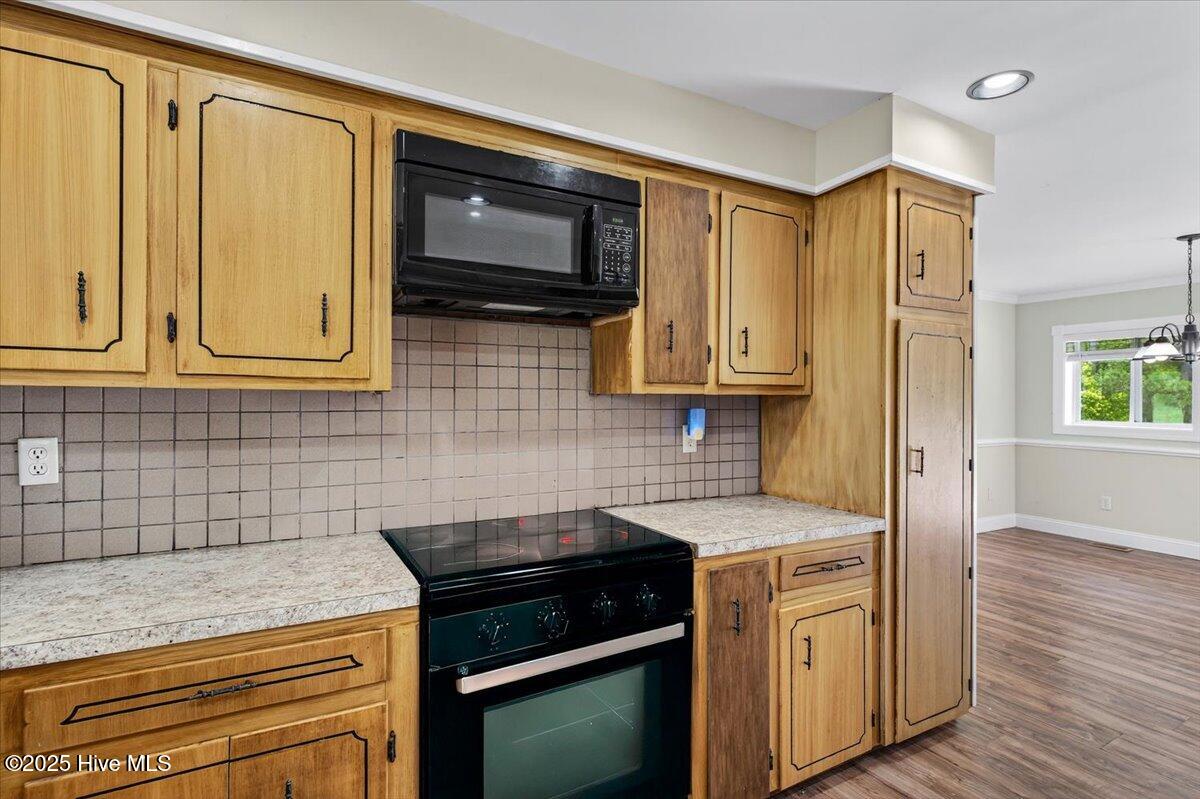 100513703 | Photo 22