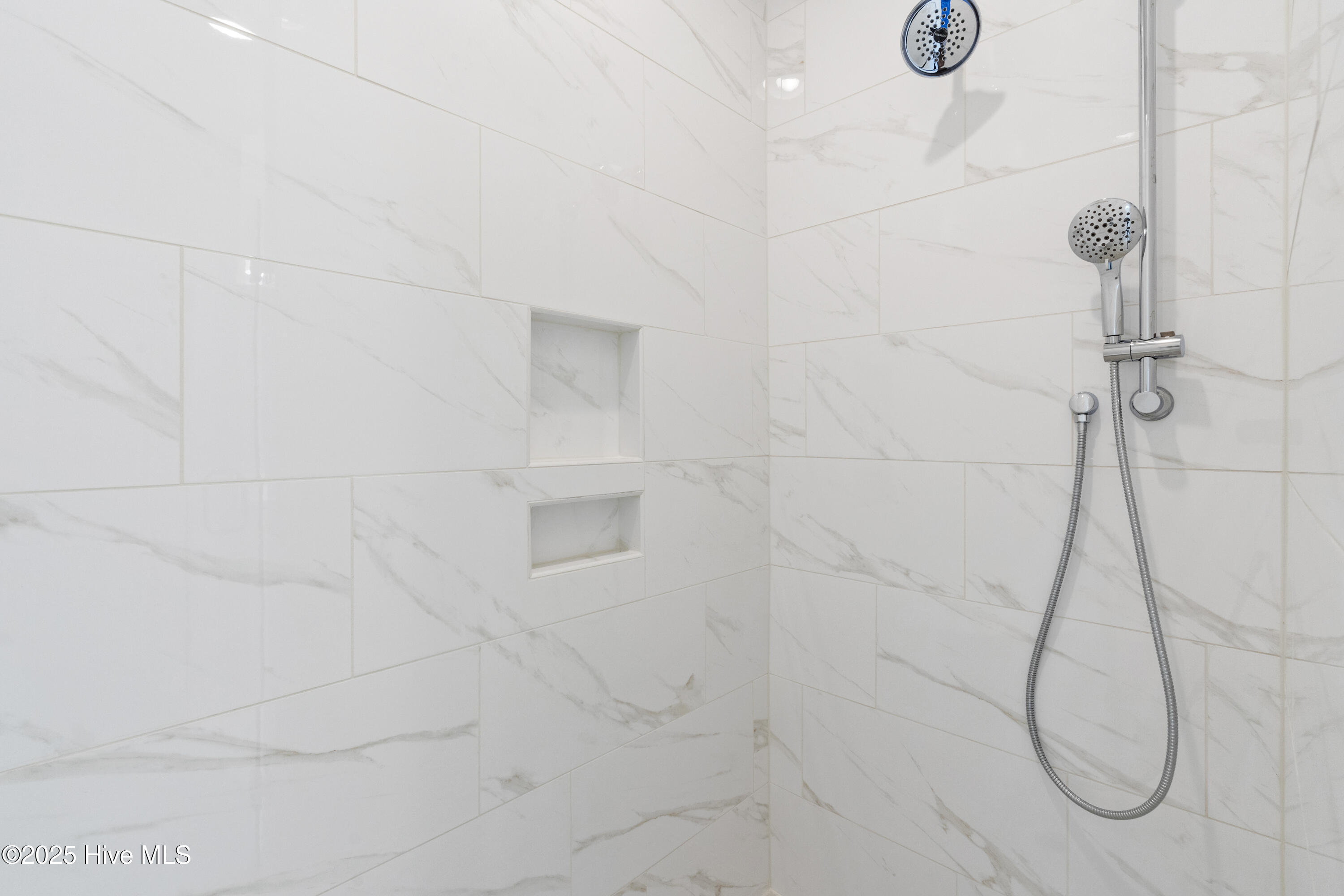 100522089 | Photo 25