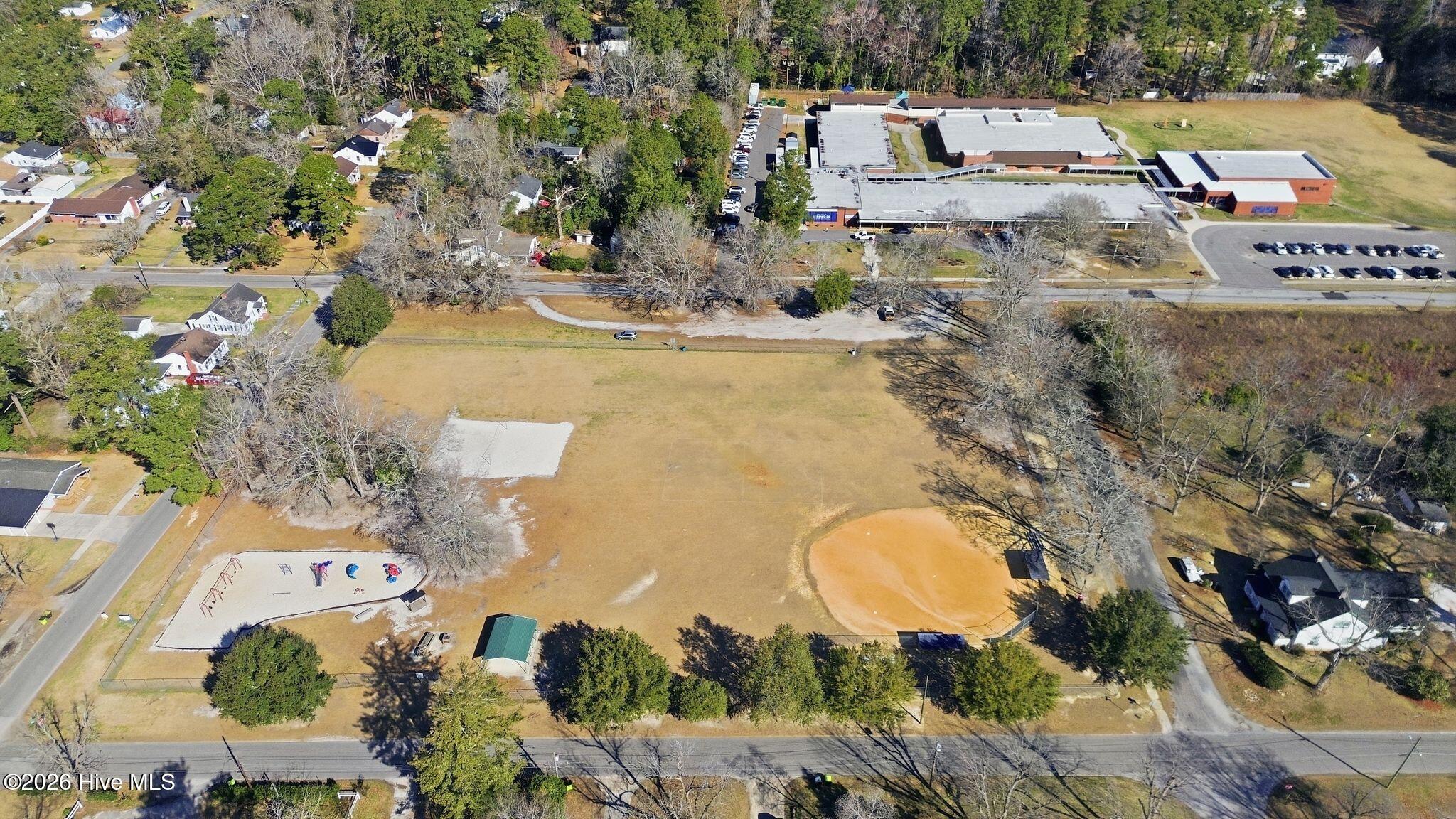 100557013 | Photo 35