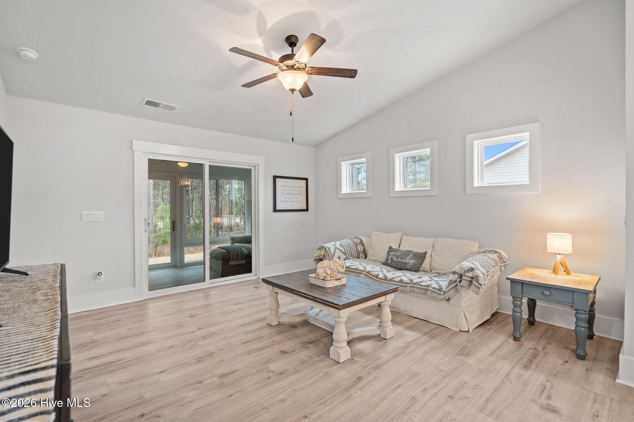 100558026 | Photo 21