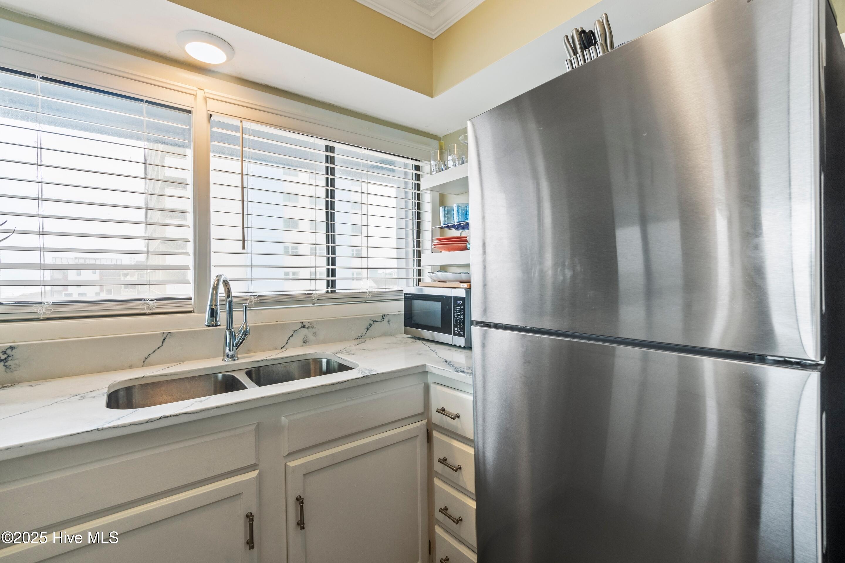 100536281 | Photo 15