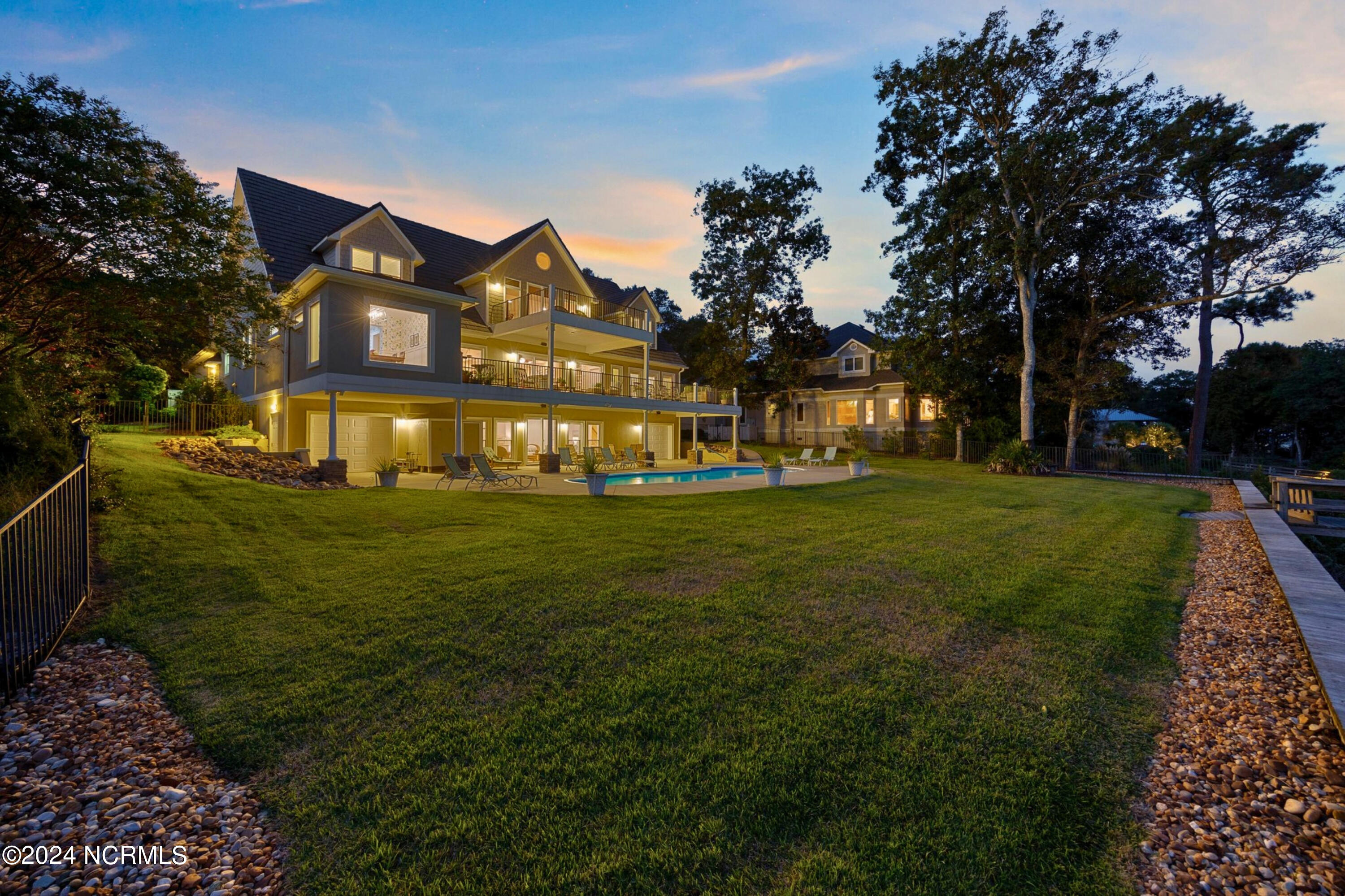 100553128 | Photo 65