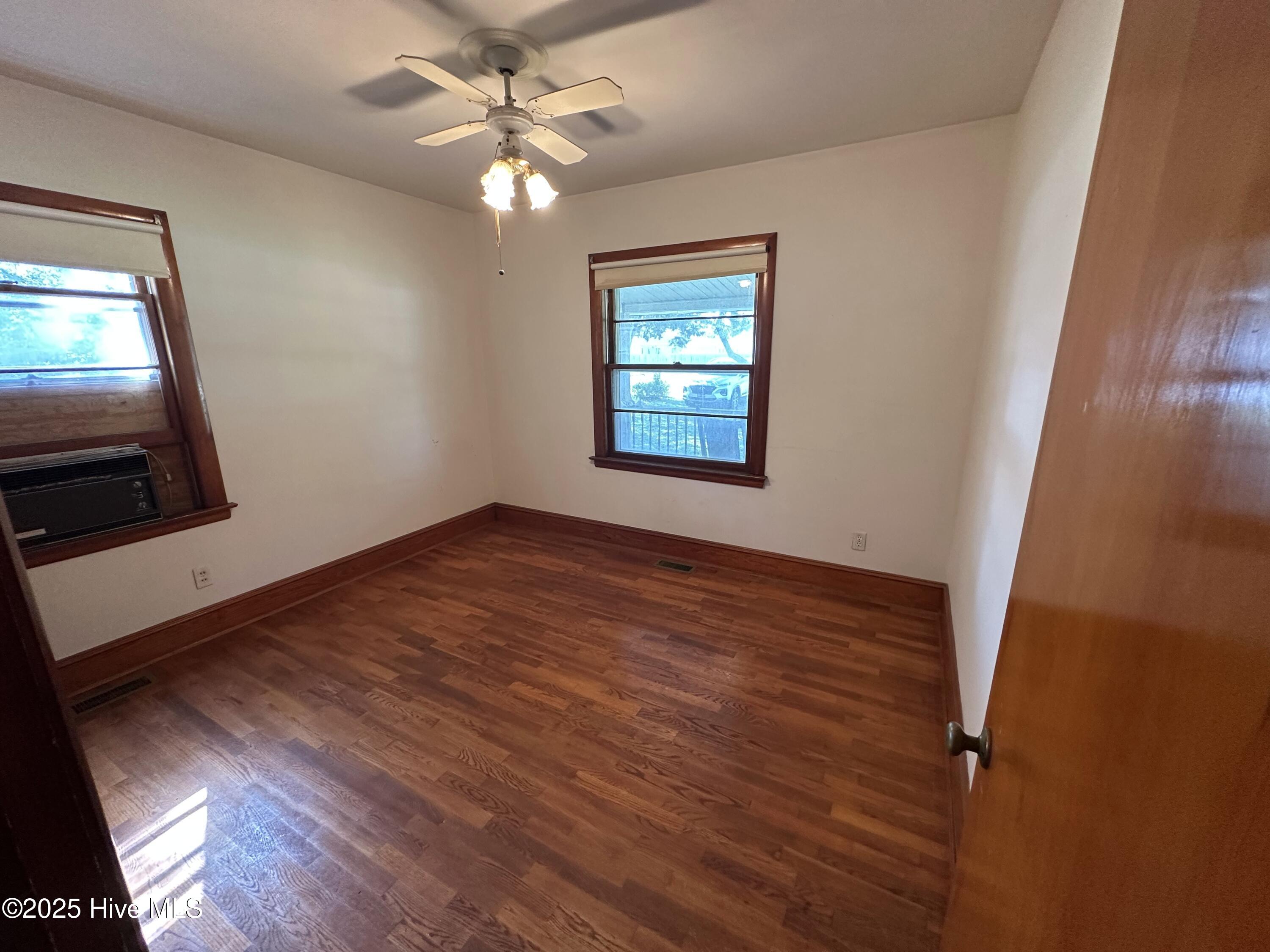 100532099 | Photo 16