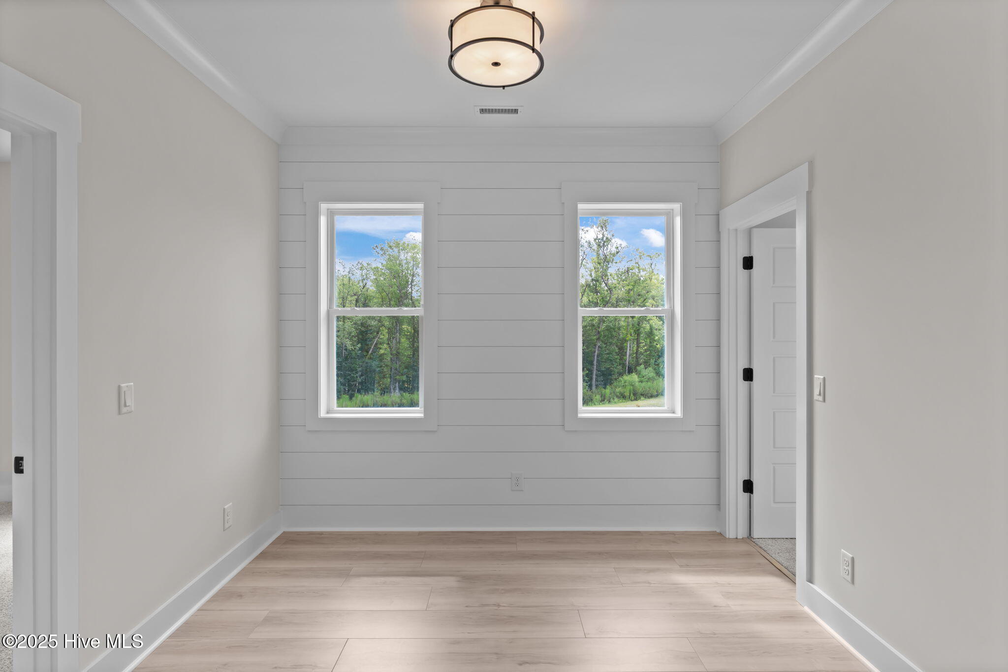 100548099 | Photo 55