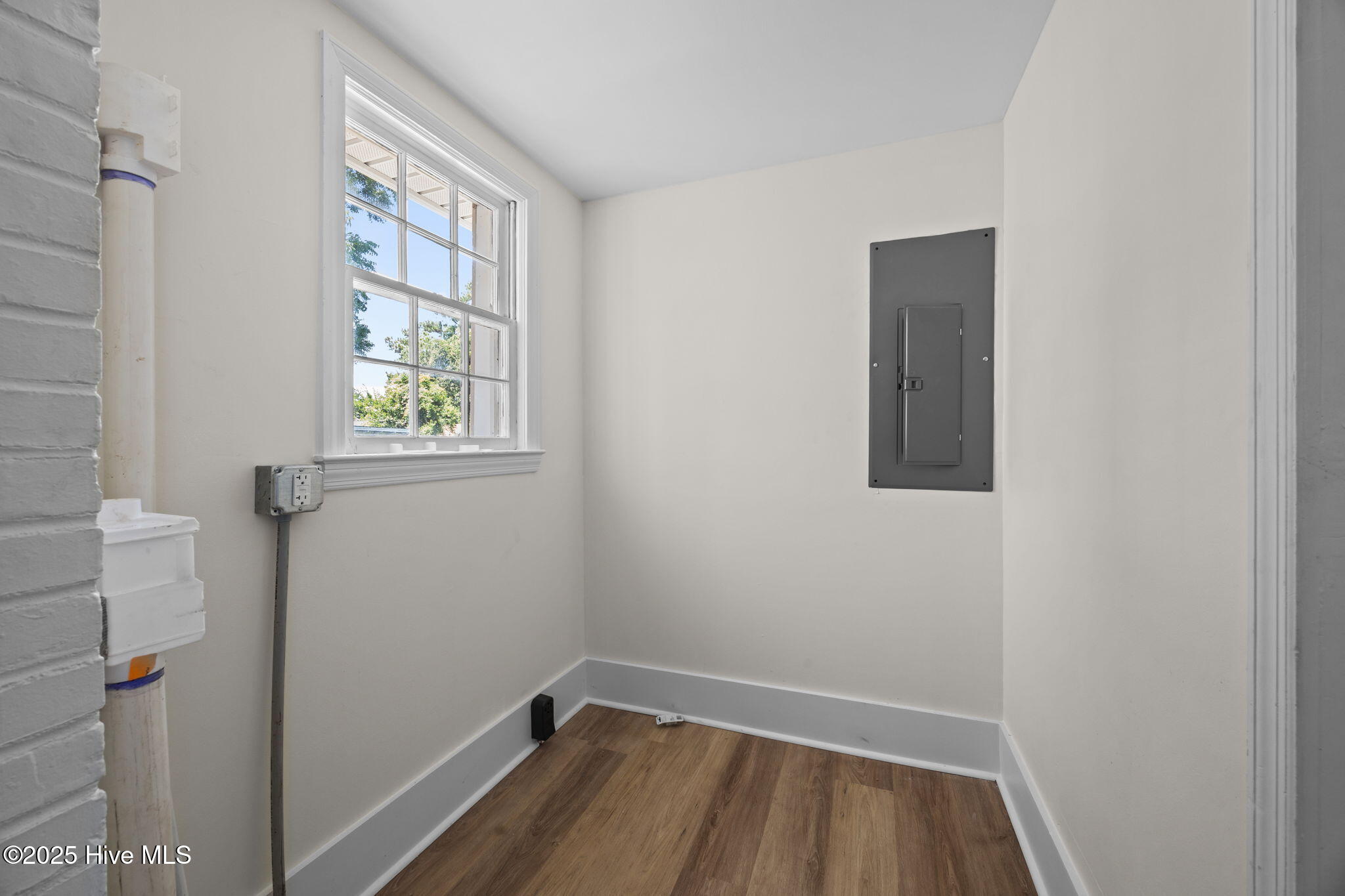 100520043 | Photo 13