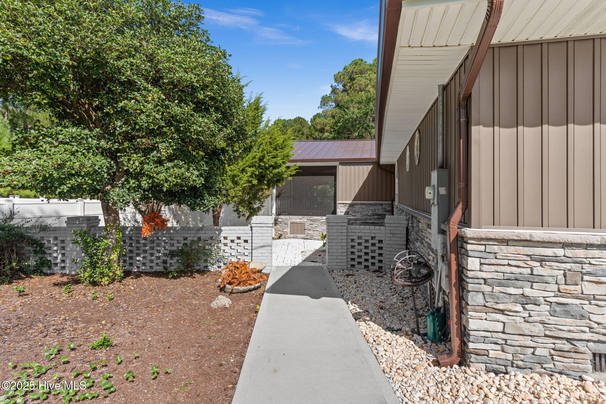 100532897 | Photo 12