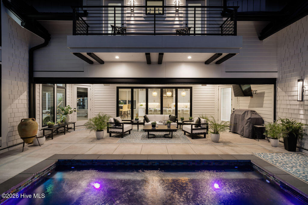 100565197 | Photo 42