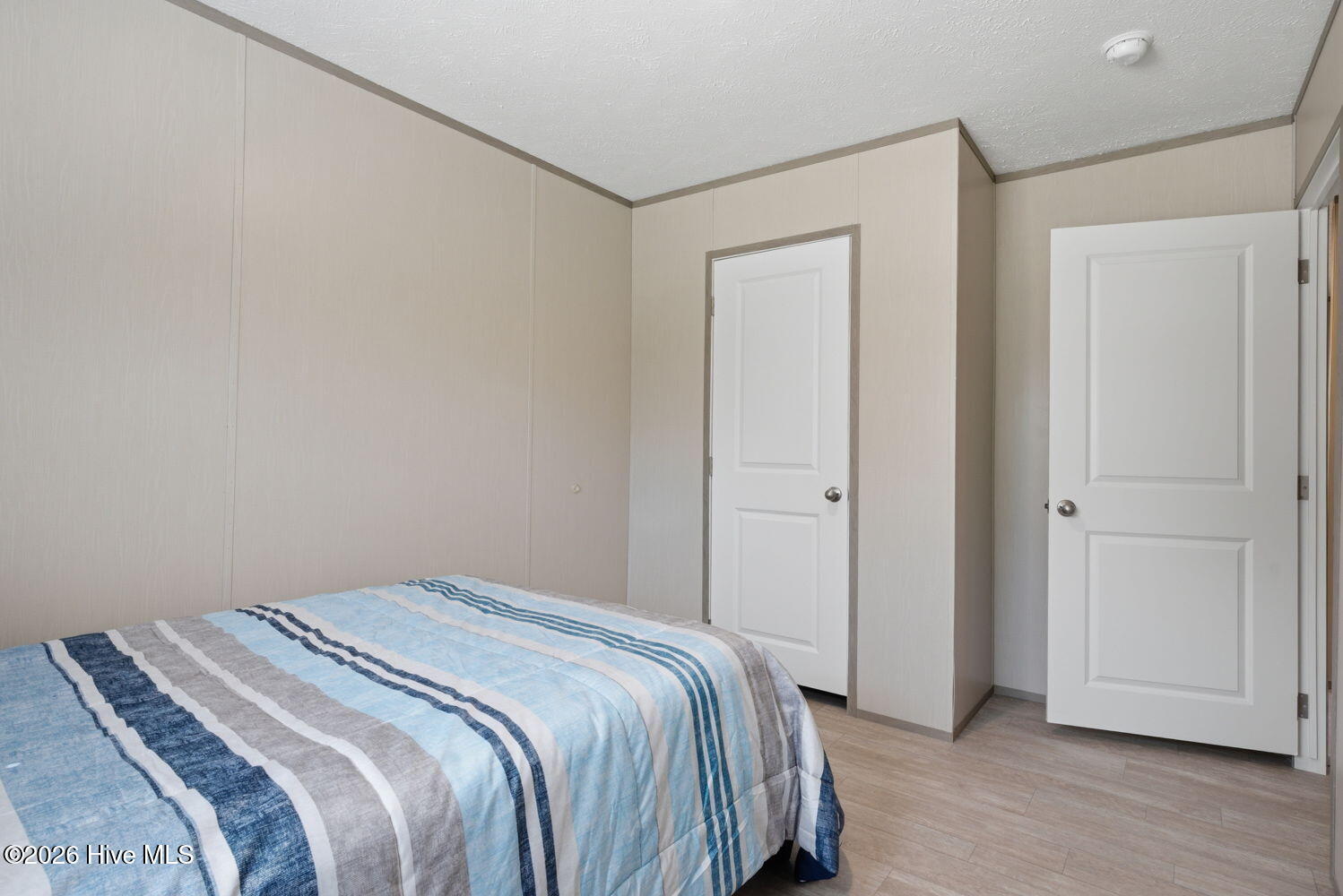 100563792 | Photo 33