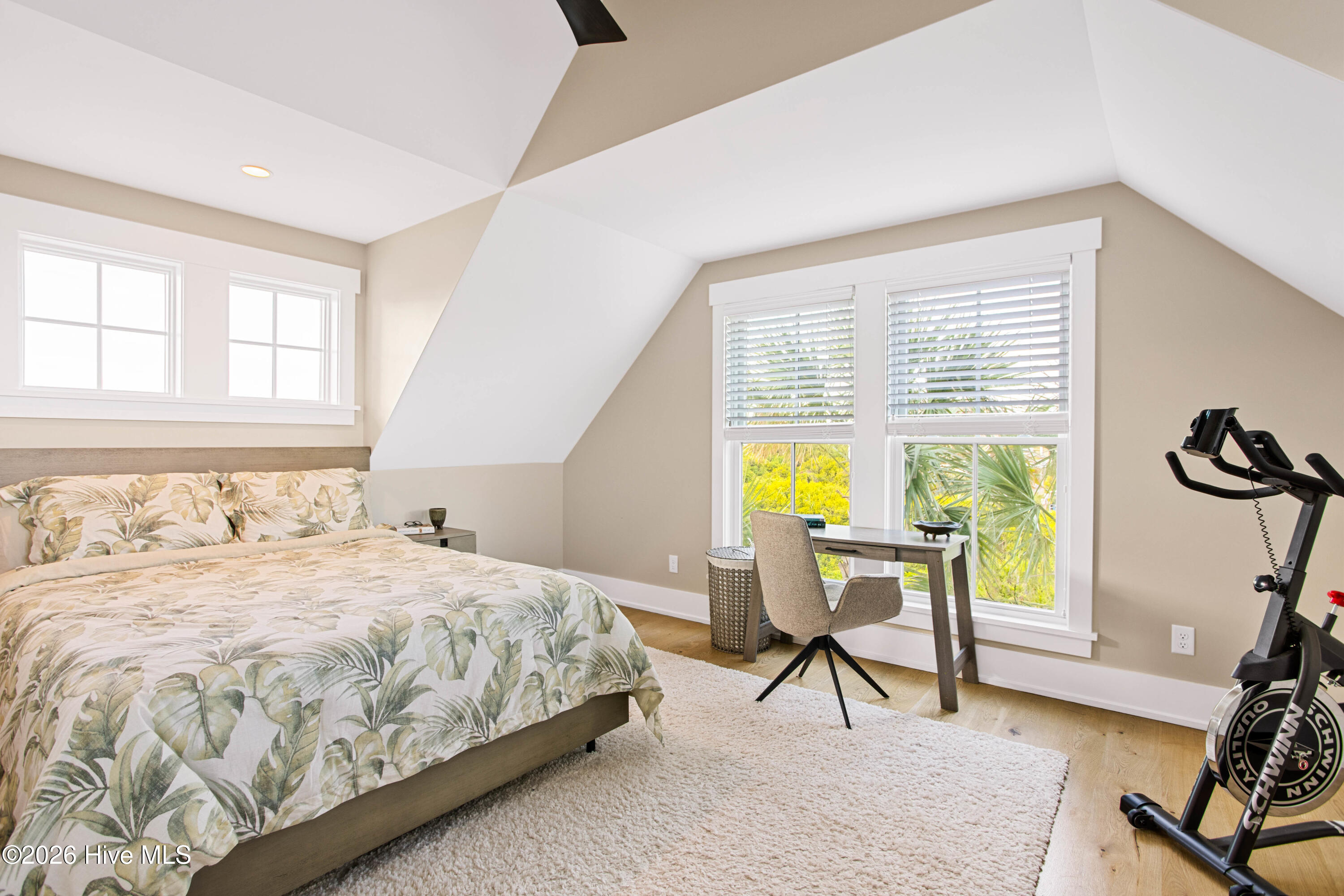 100569964 | Photo 27