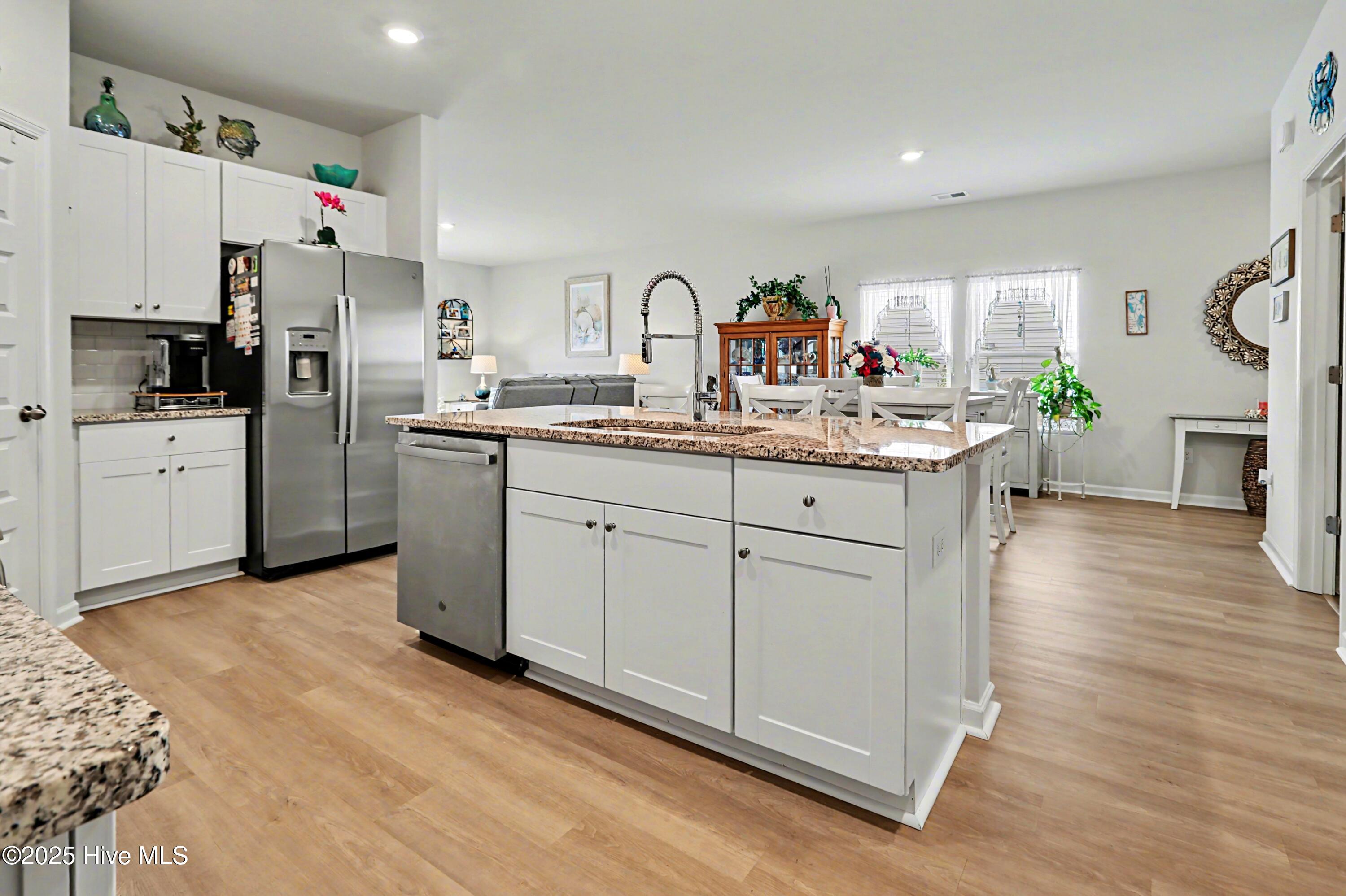 100547065 | Photo 11