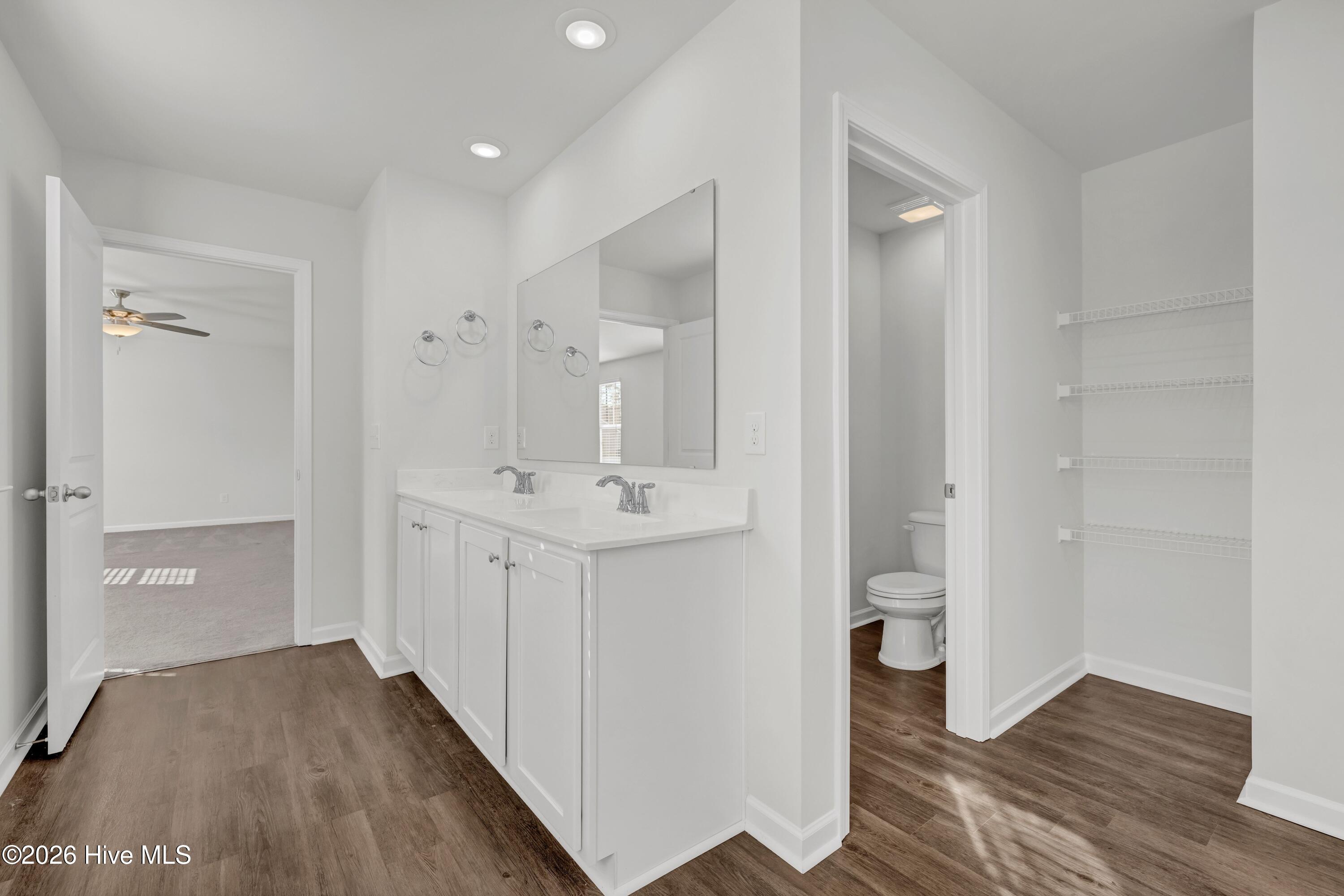 100549338 | Photo 21