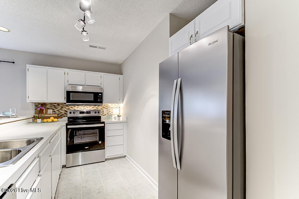 100565987 | Photo 11