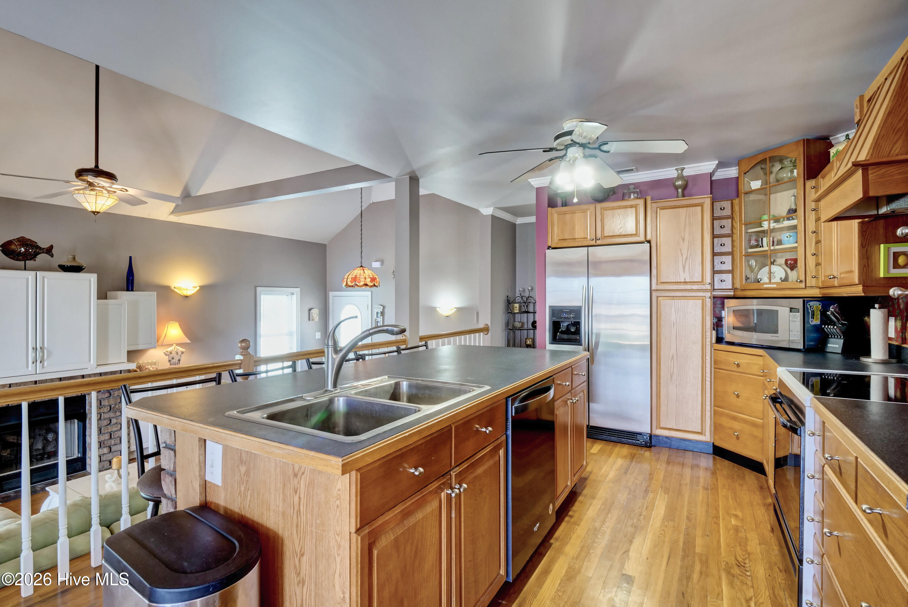 100563472 | Photo 11