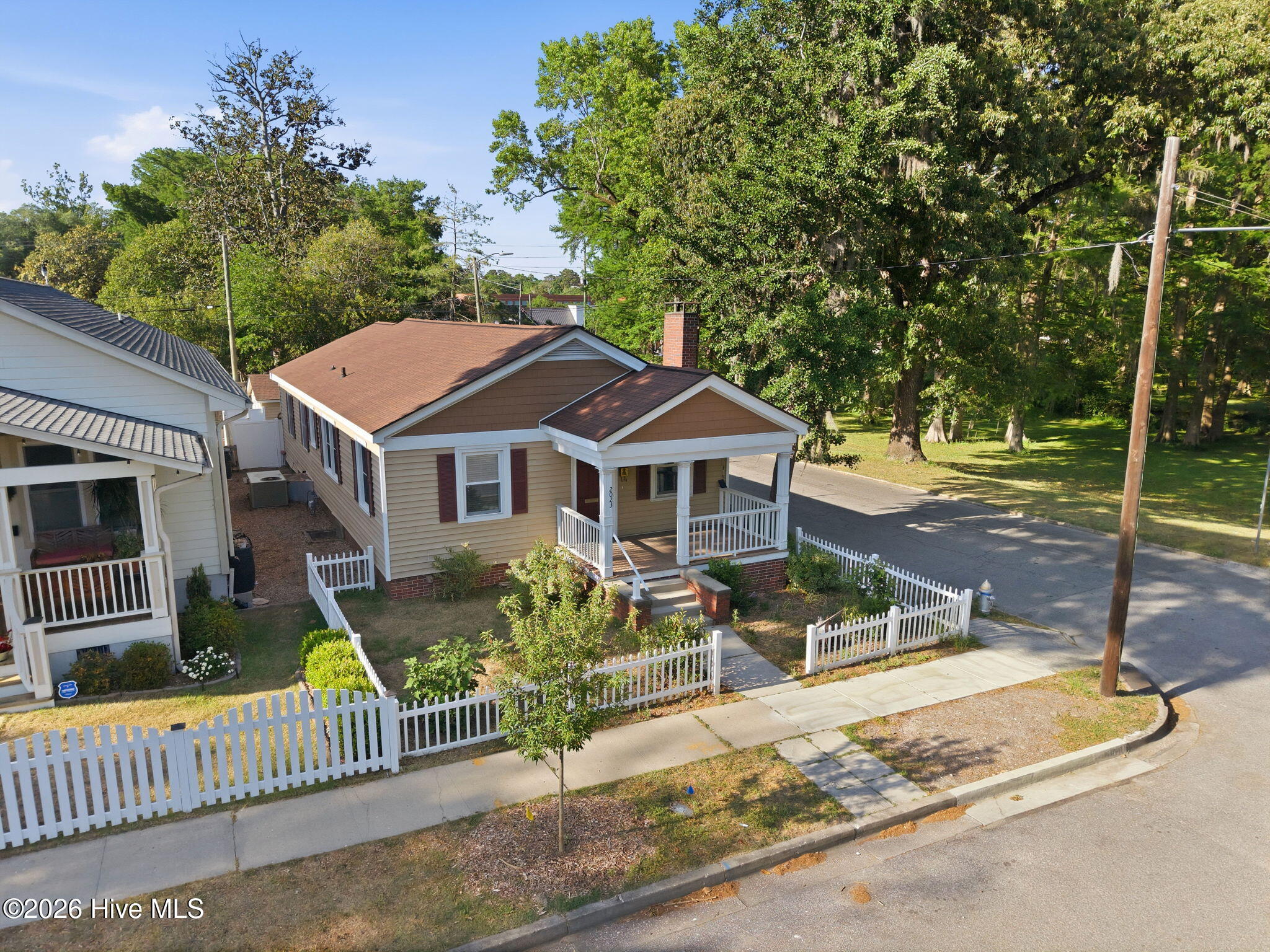 100569211 | Photo 30