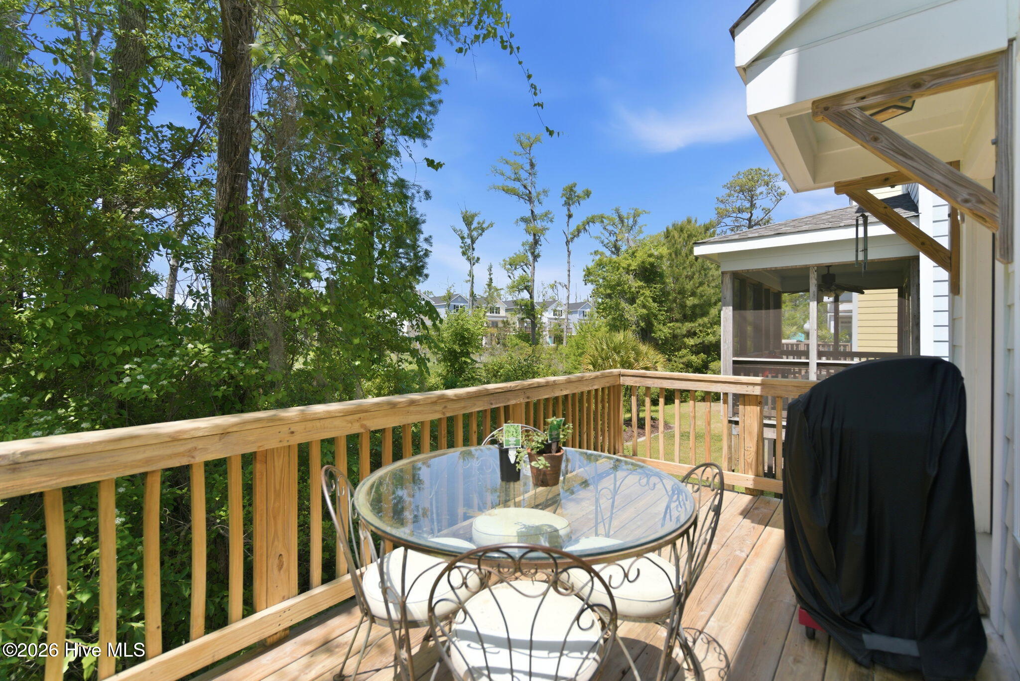 100569700 | Photo 31