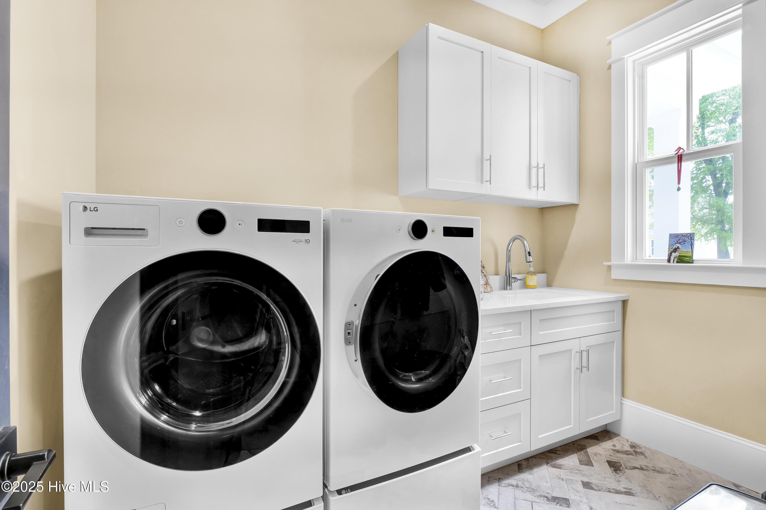 100534393 | Photo 40