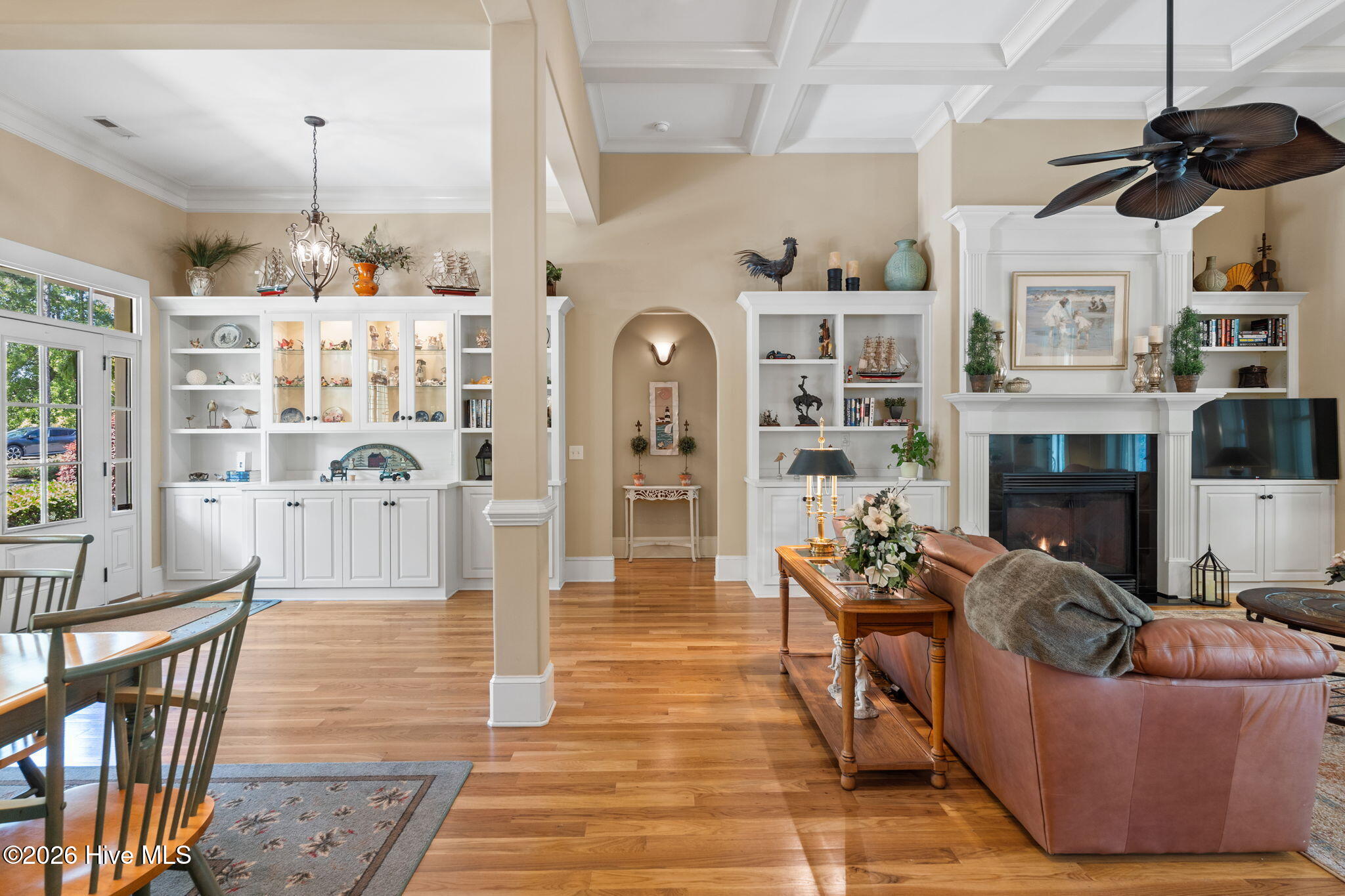 100567899 | Photo 36