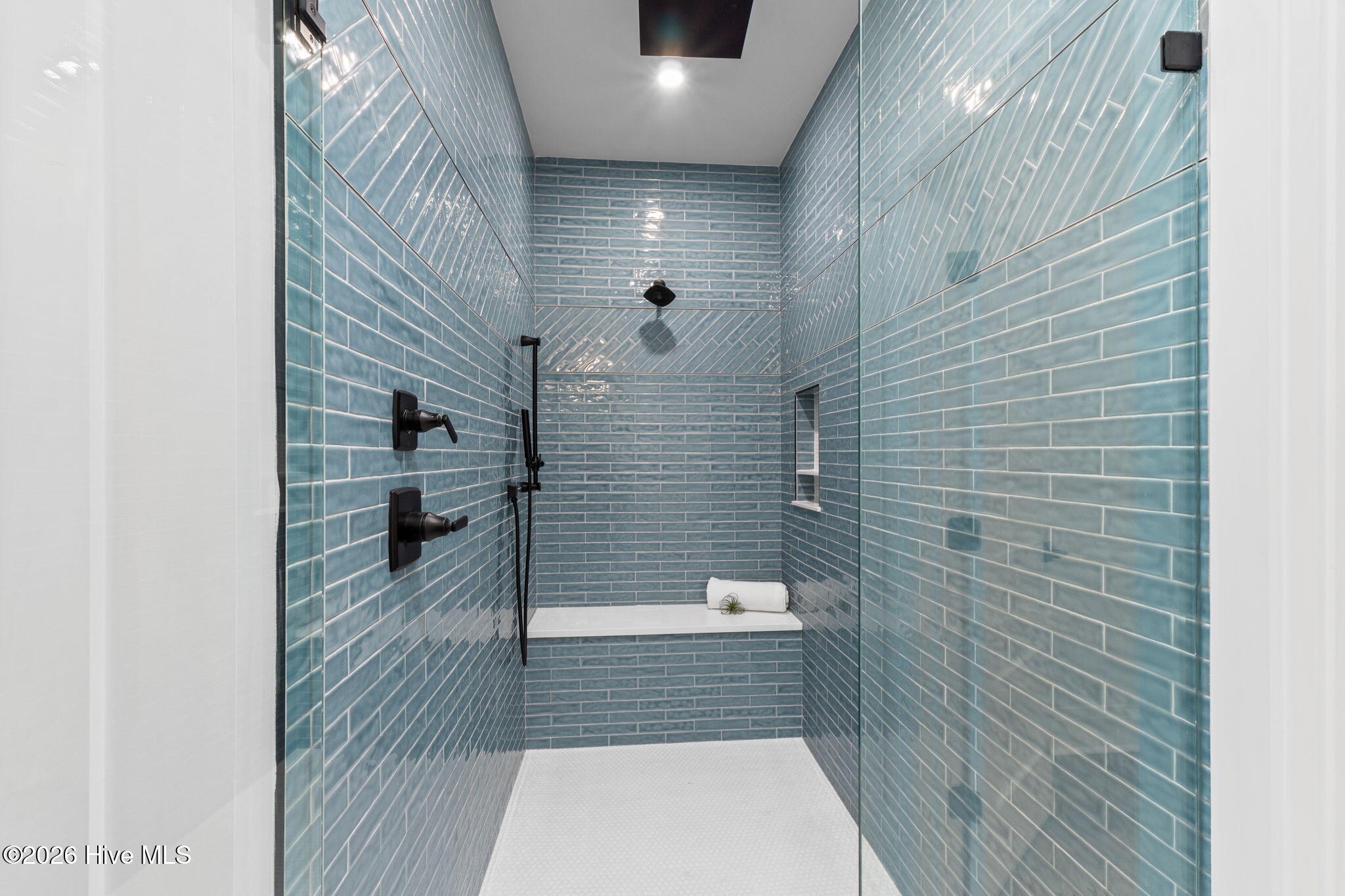 100548911 | Photo 34