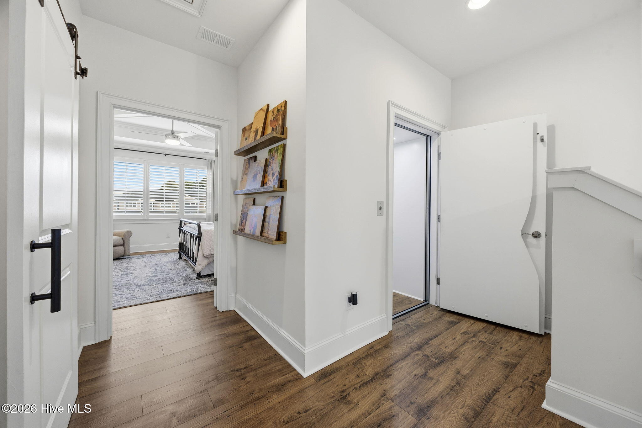 100553827 | Photo 24