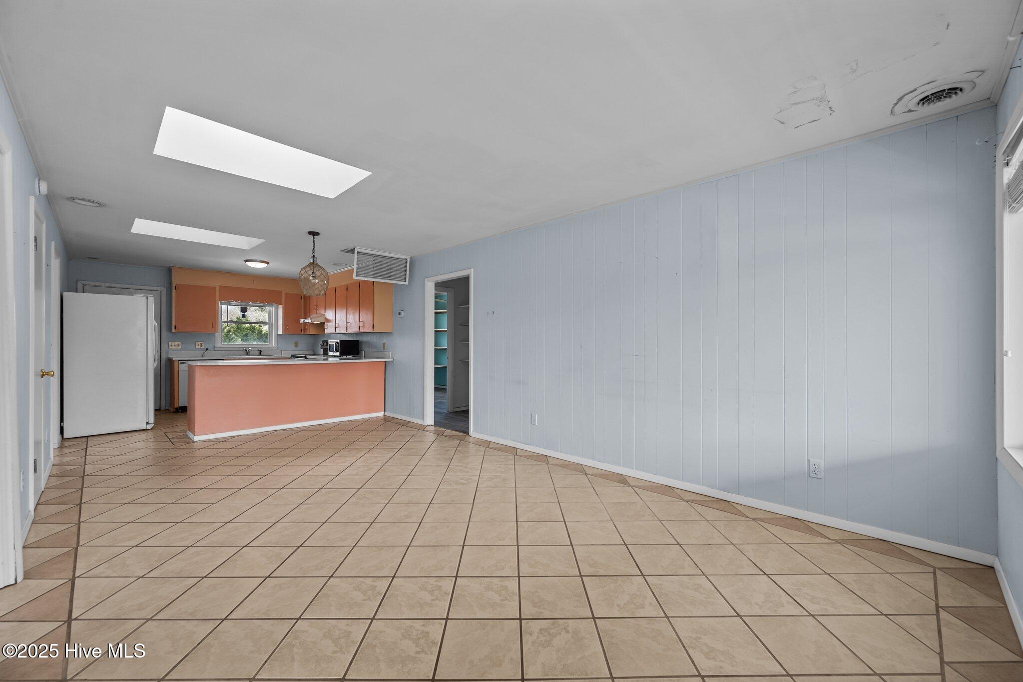 100555886 | Photo 30