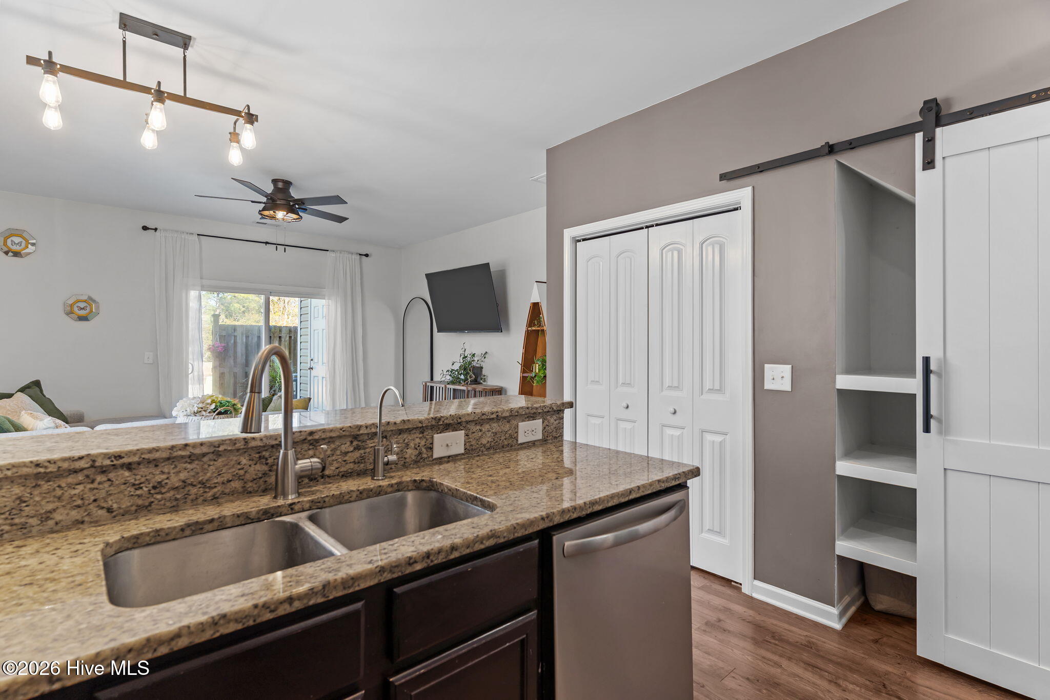 100555815 | Photo 18