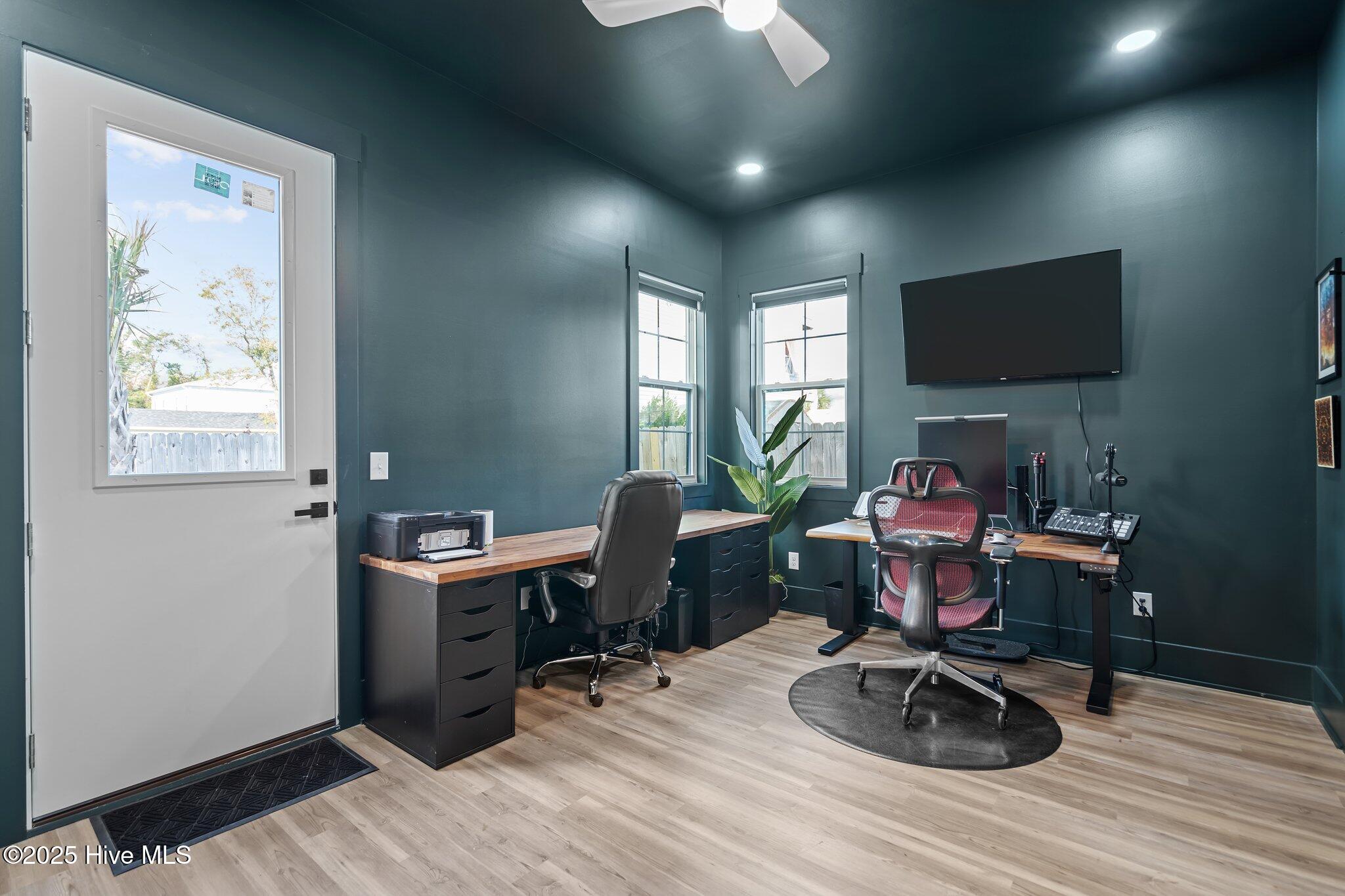 100537870 | Photo 13