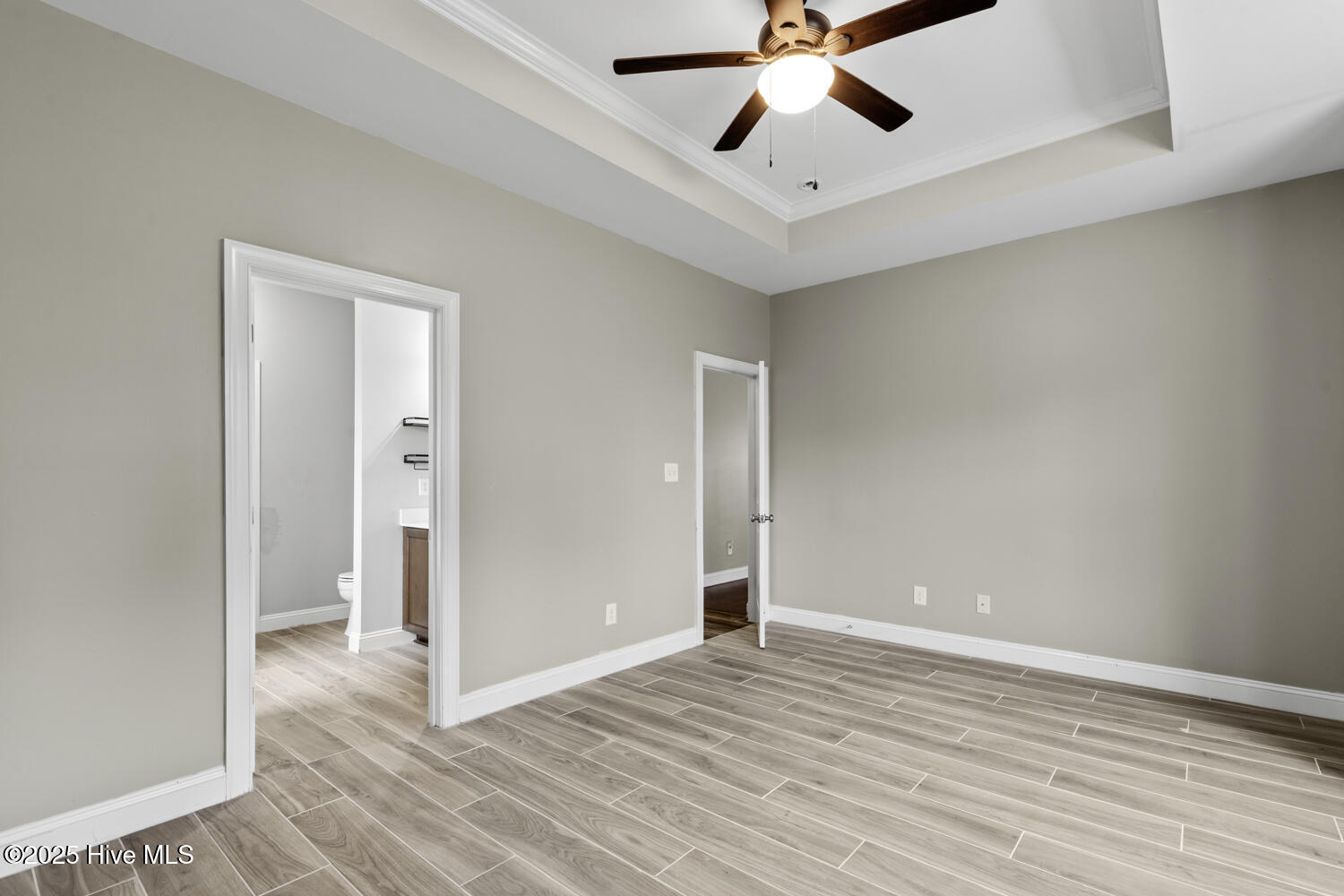 100540361 | Photo 18