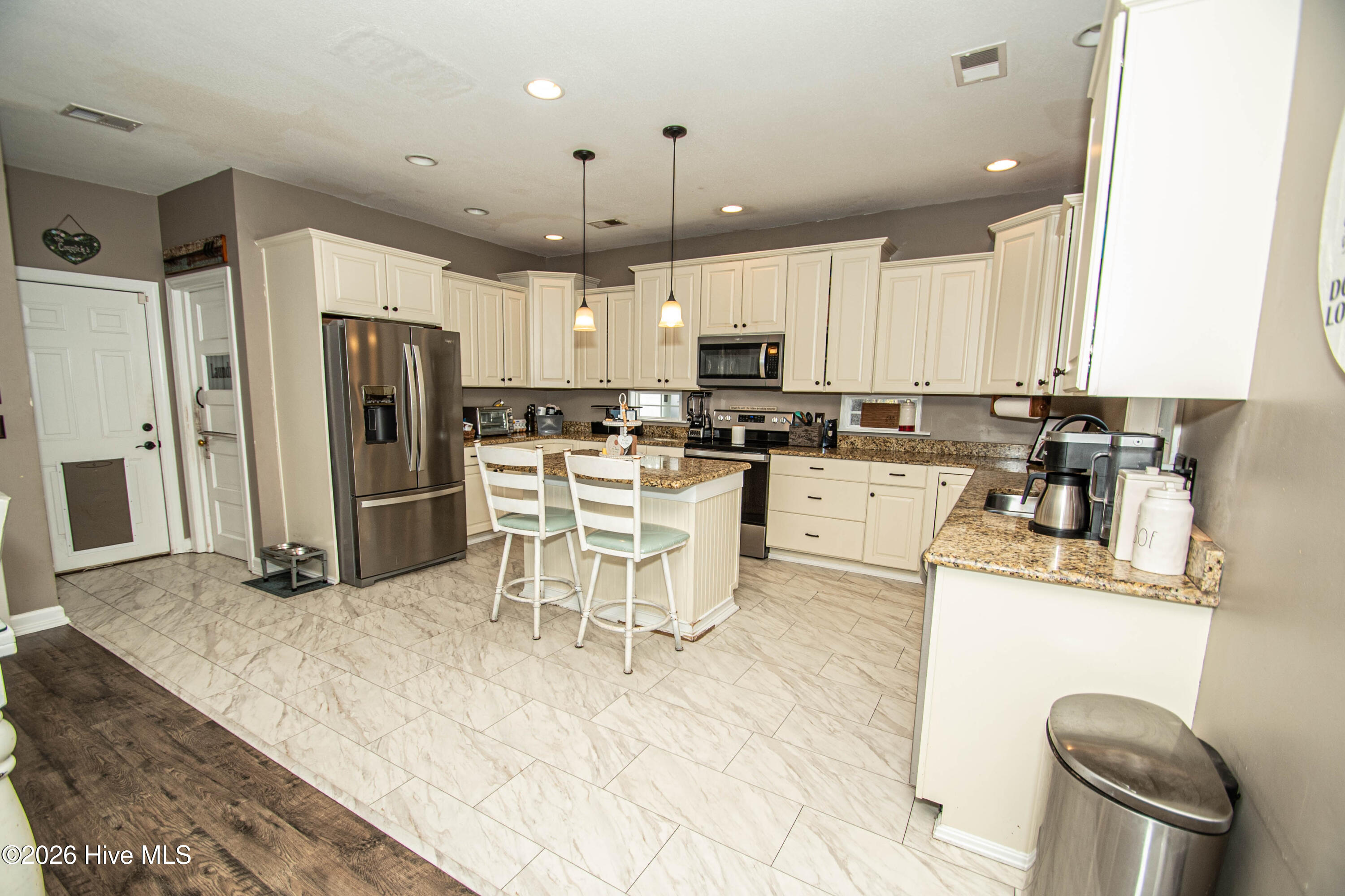 100553026 | Photo 35