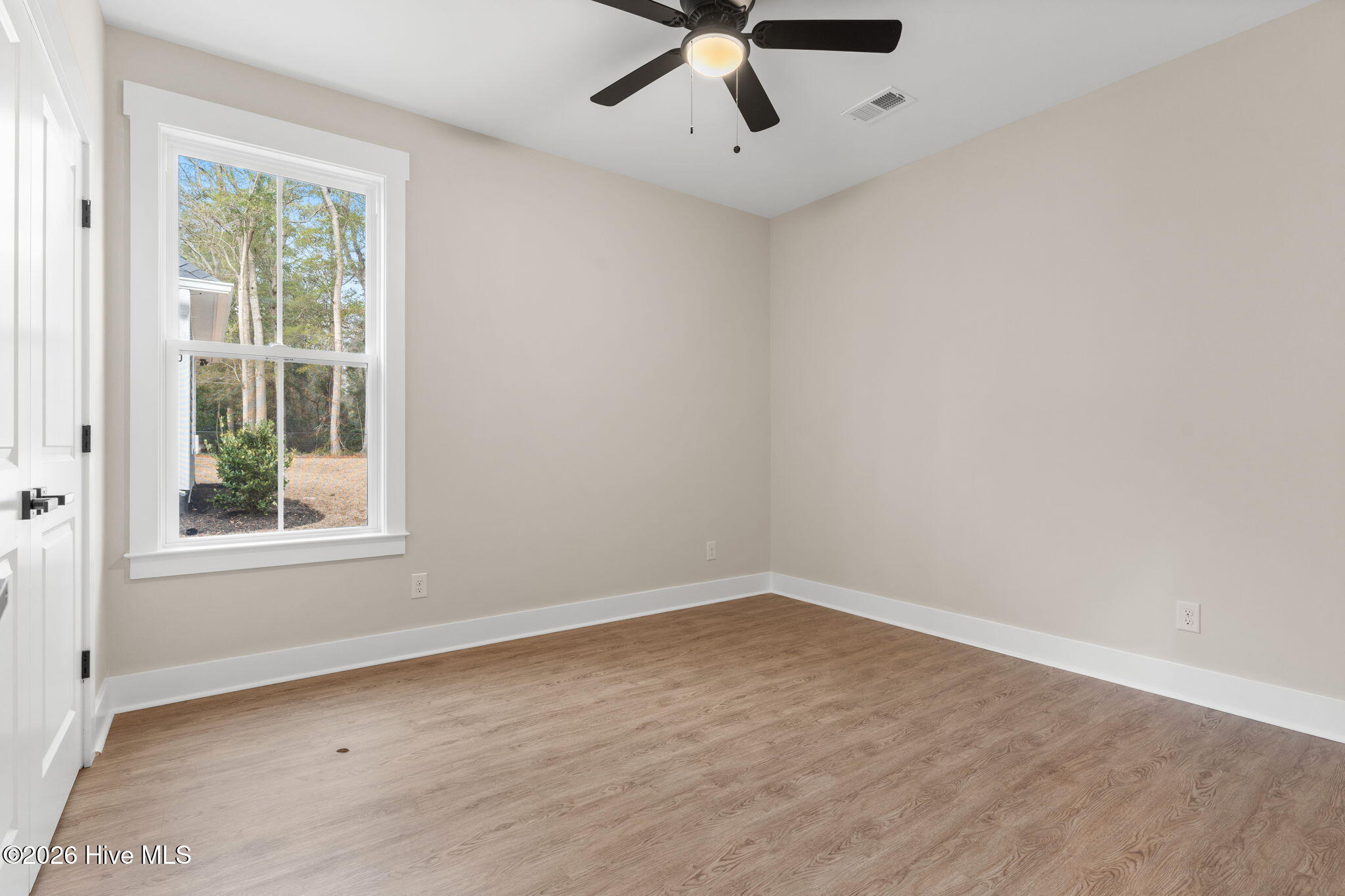 100558111 | Photo 32