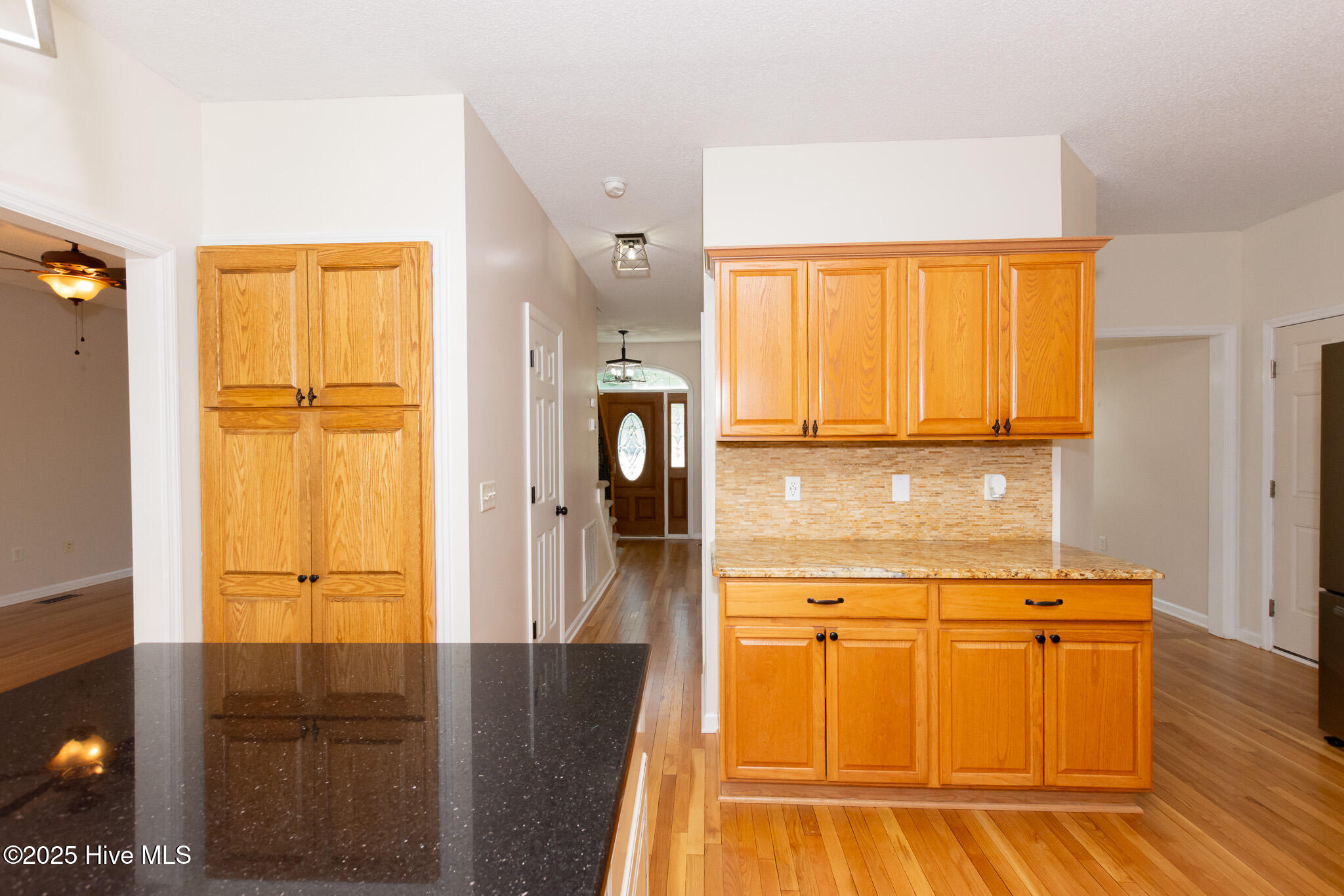 100522001 | Photo 21