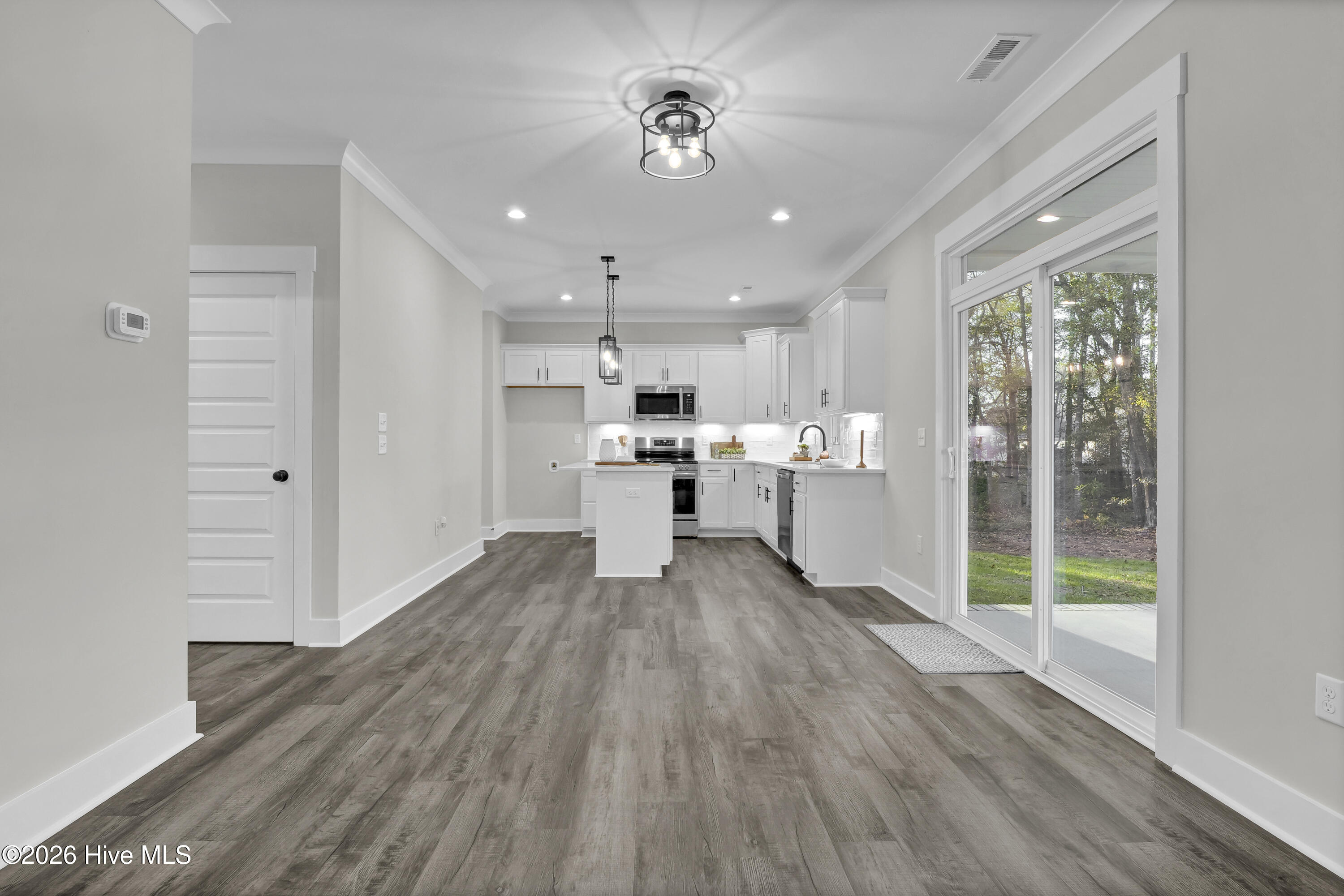 100550236 | Photo 13