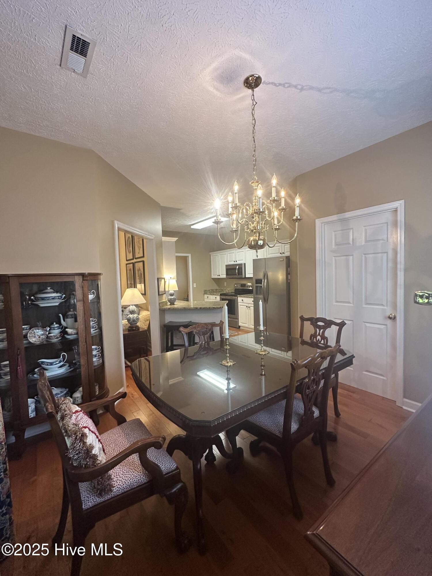 100526280 | Photo 17