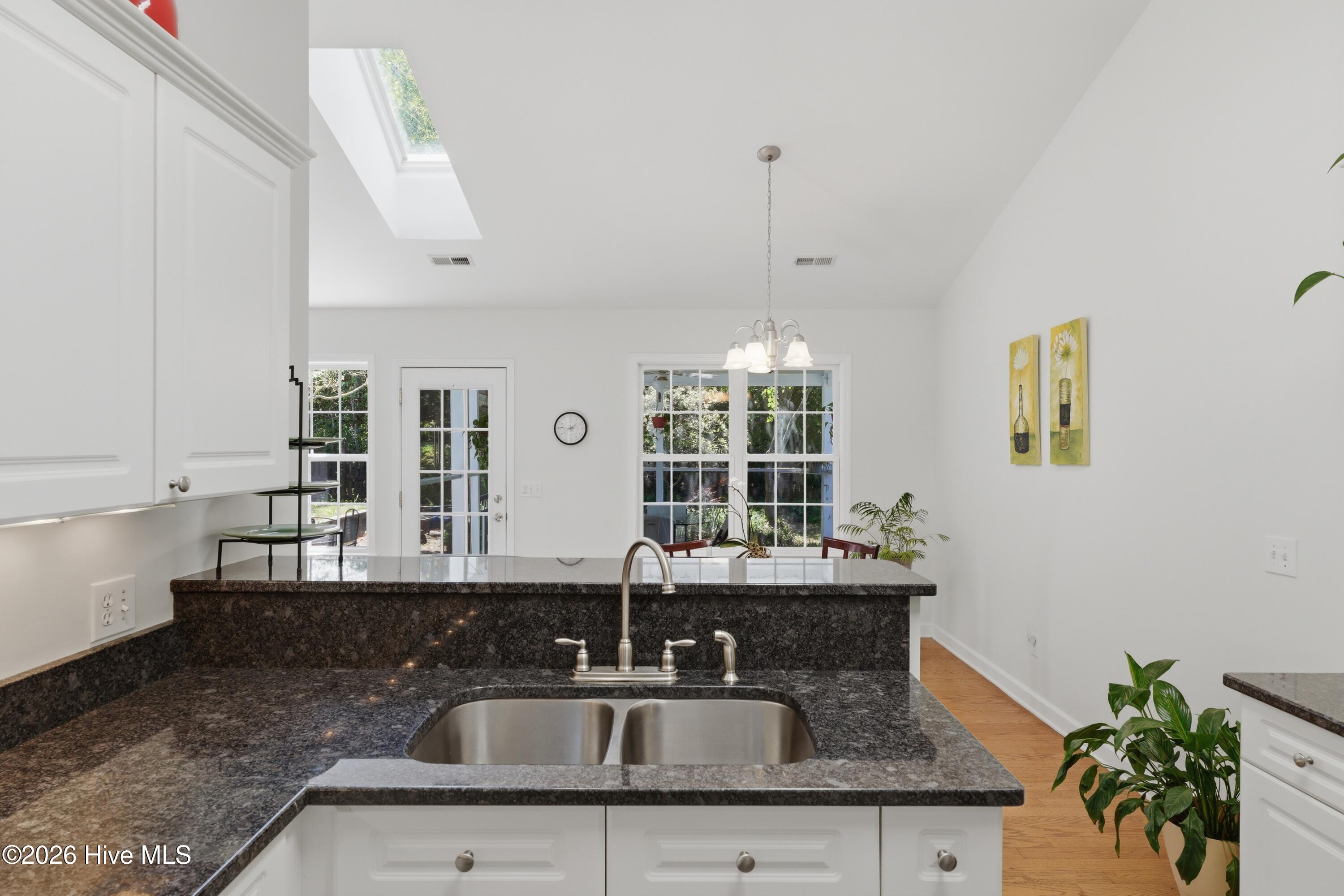 100568485 | Photo 20