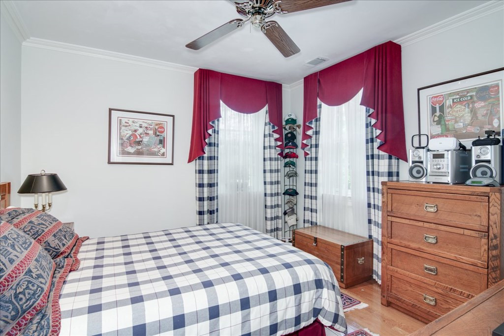 Fifth upstairs bedroom