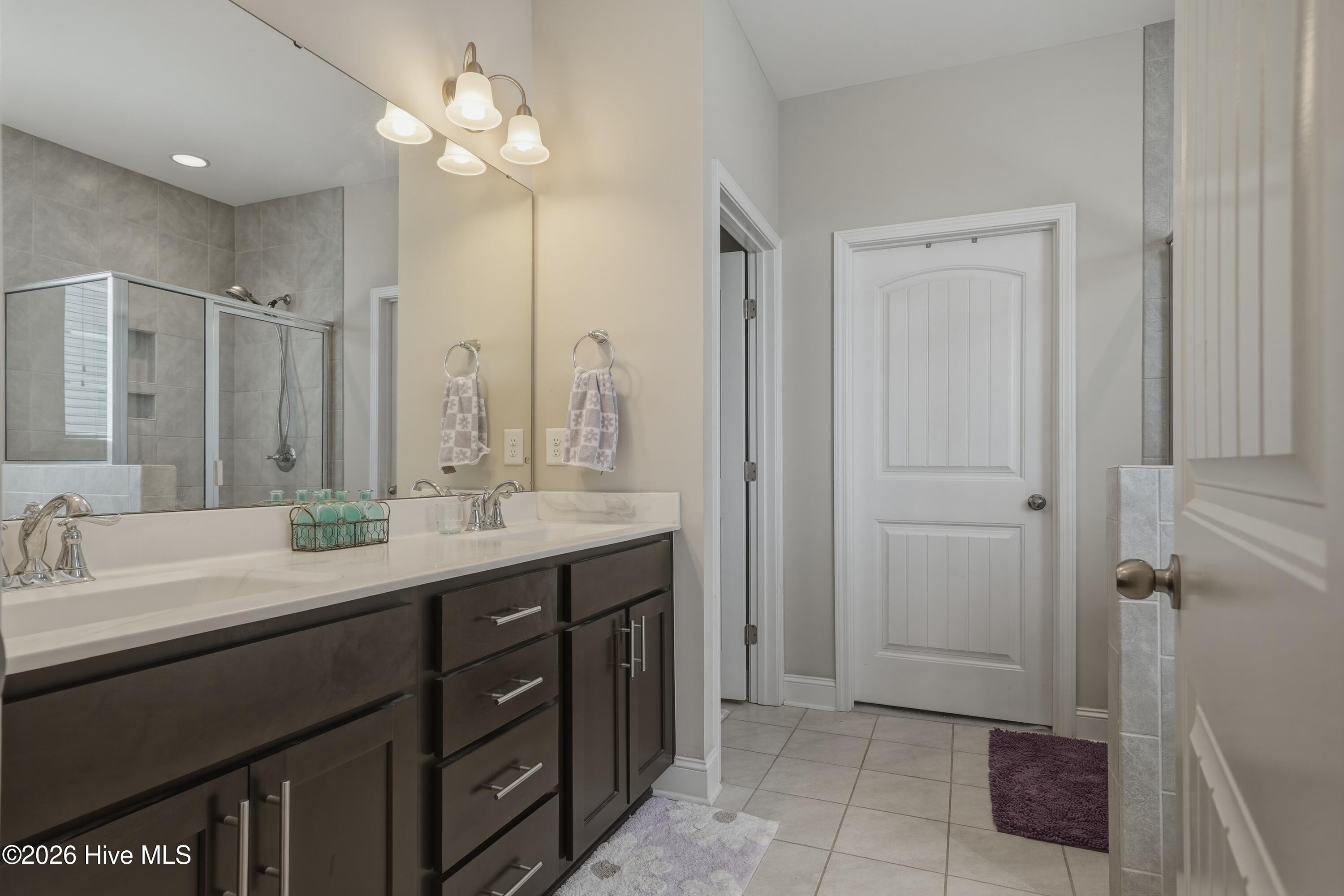 100557354 | Photo 42