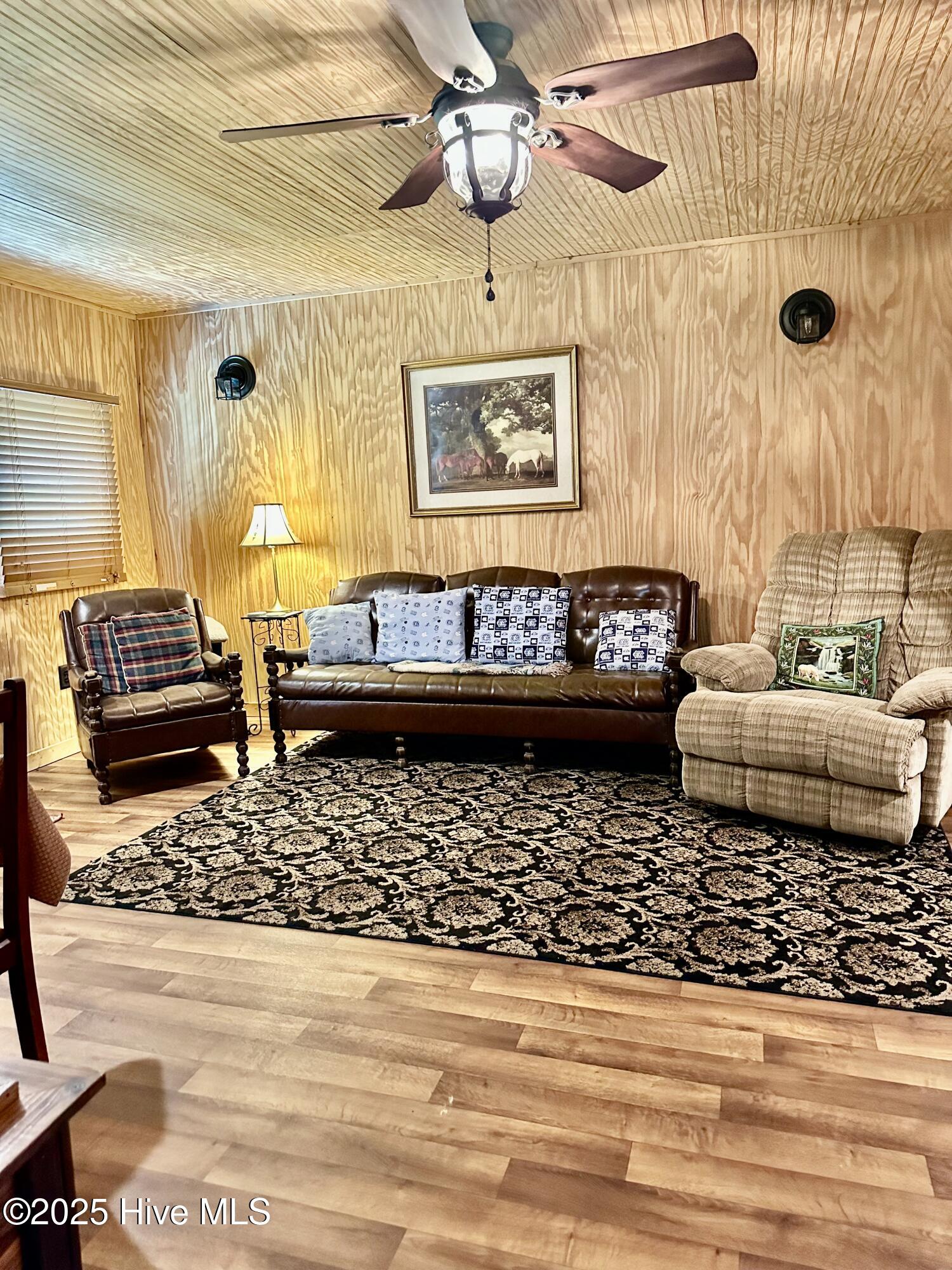 100554772 | Photo 76