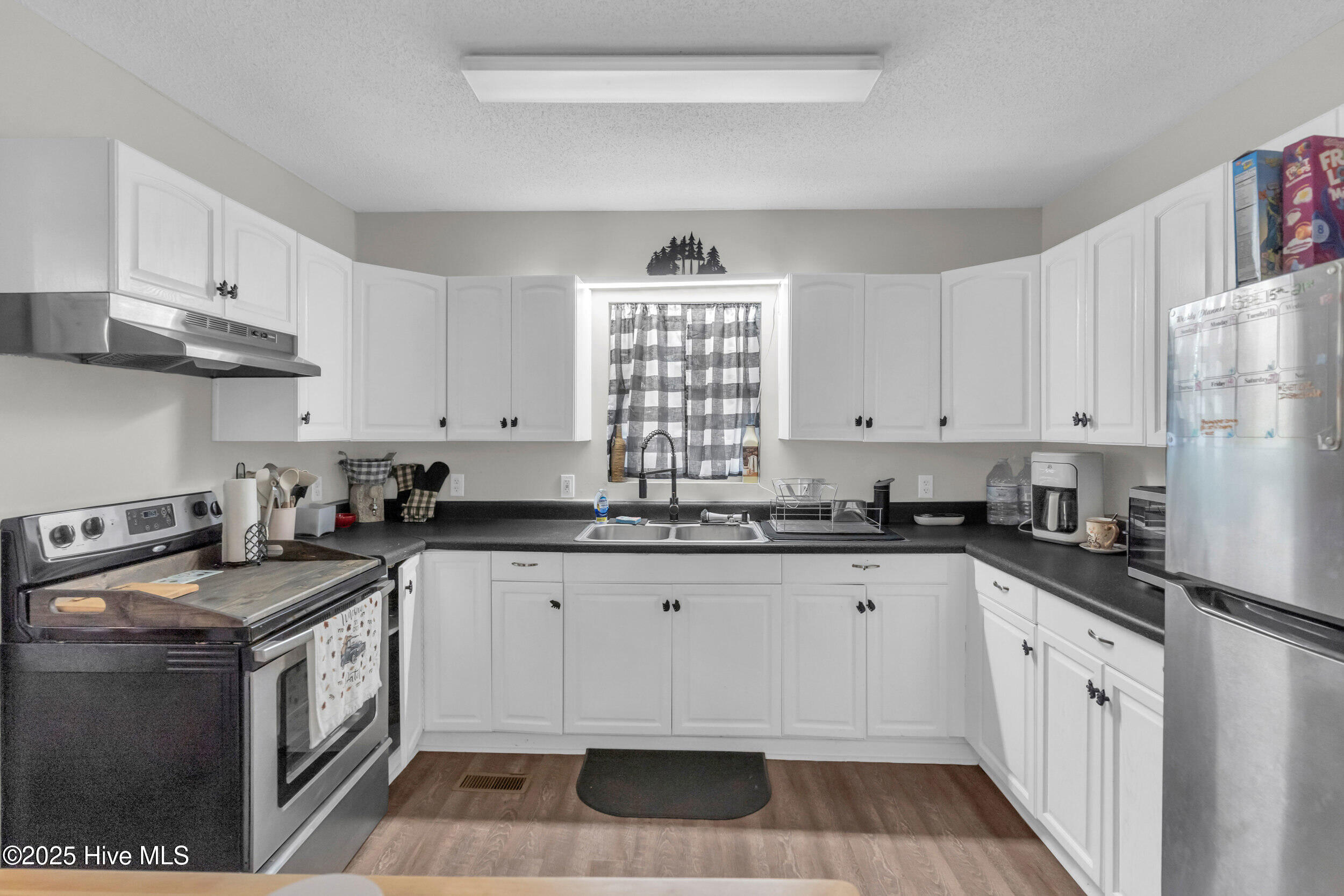 100532002 | Photo 11