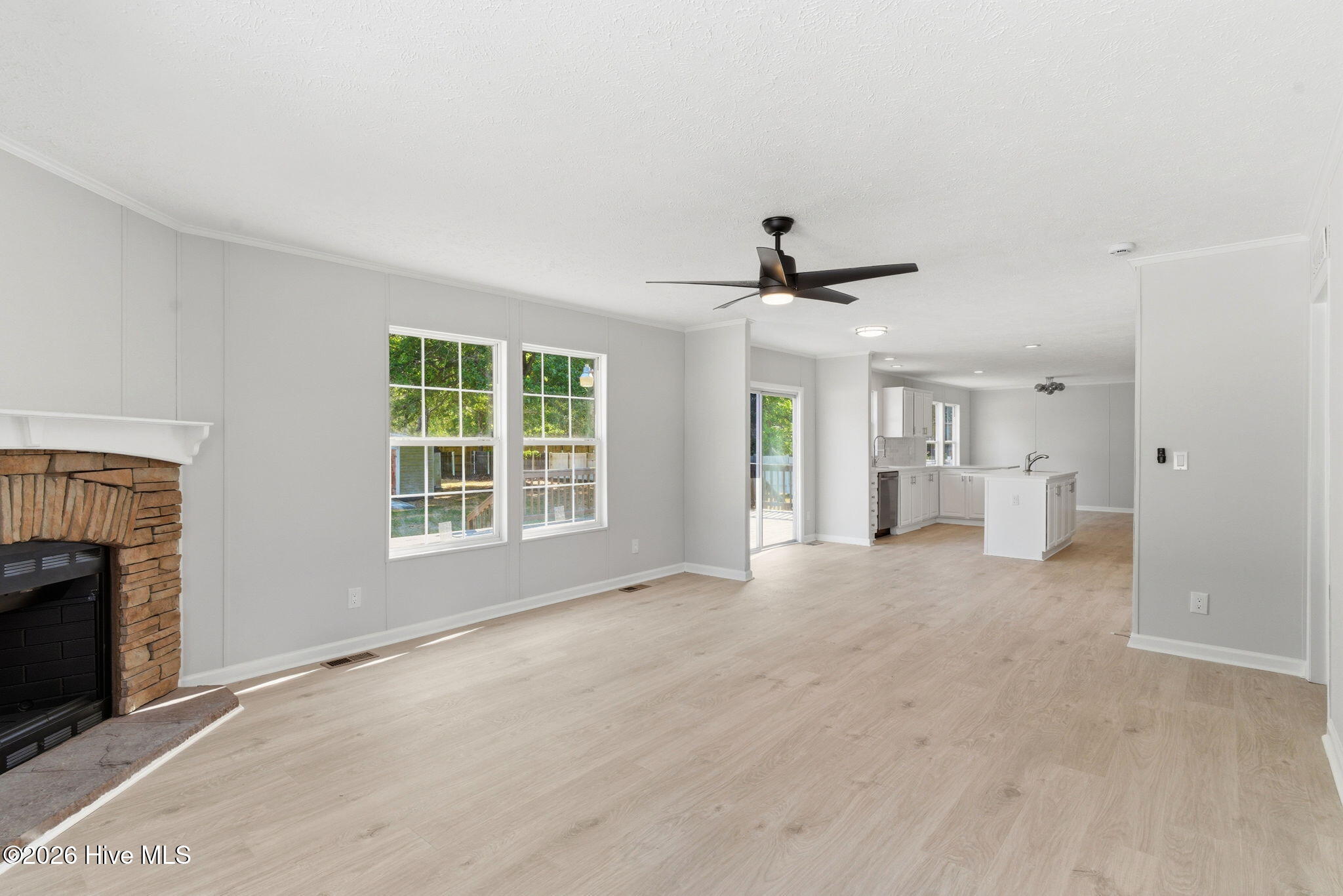 100569540 | Photo 17