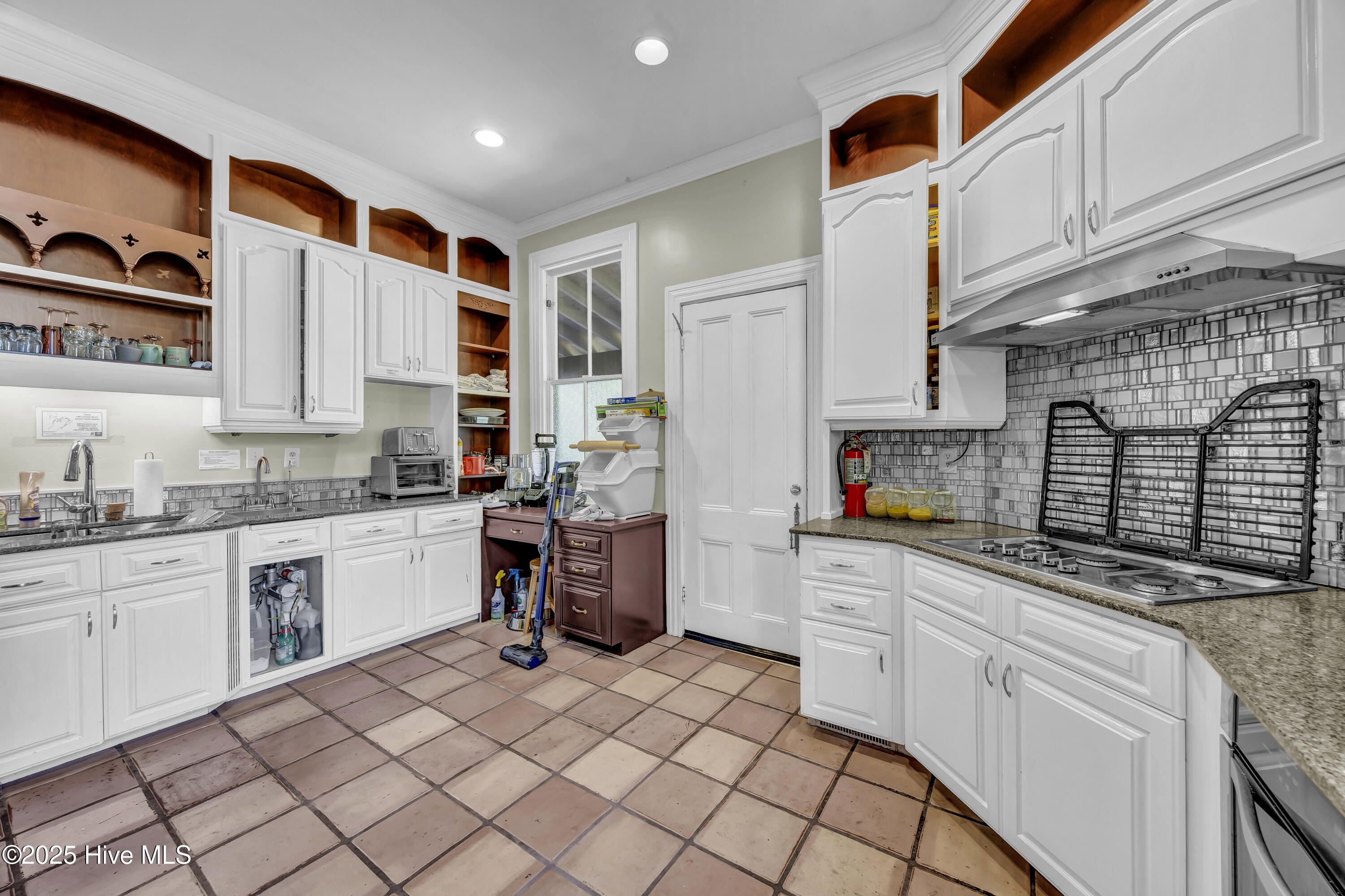 100531390 | Photo 15