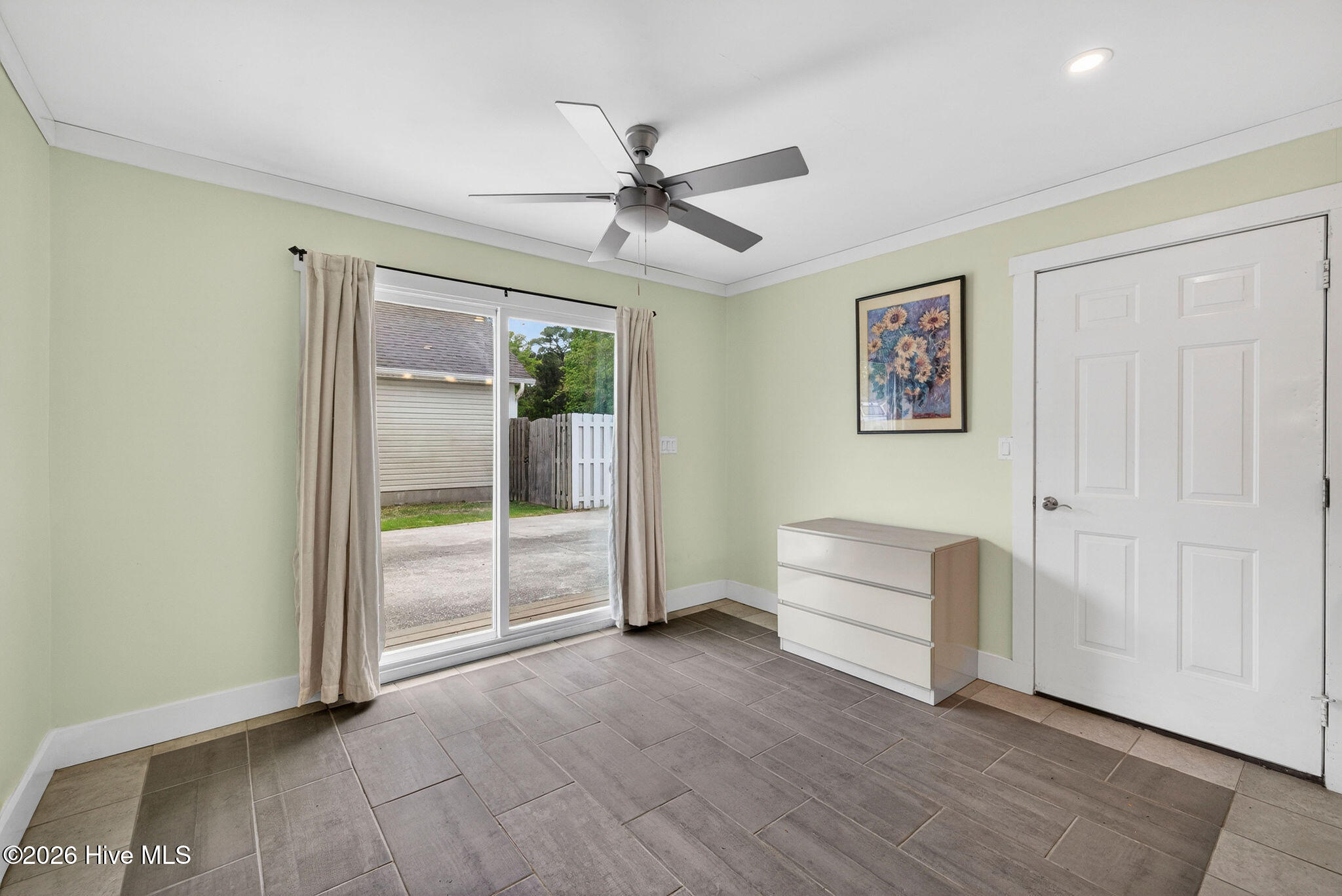 100570293 | Photo 29