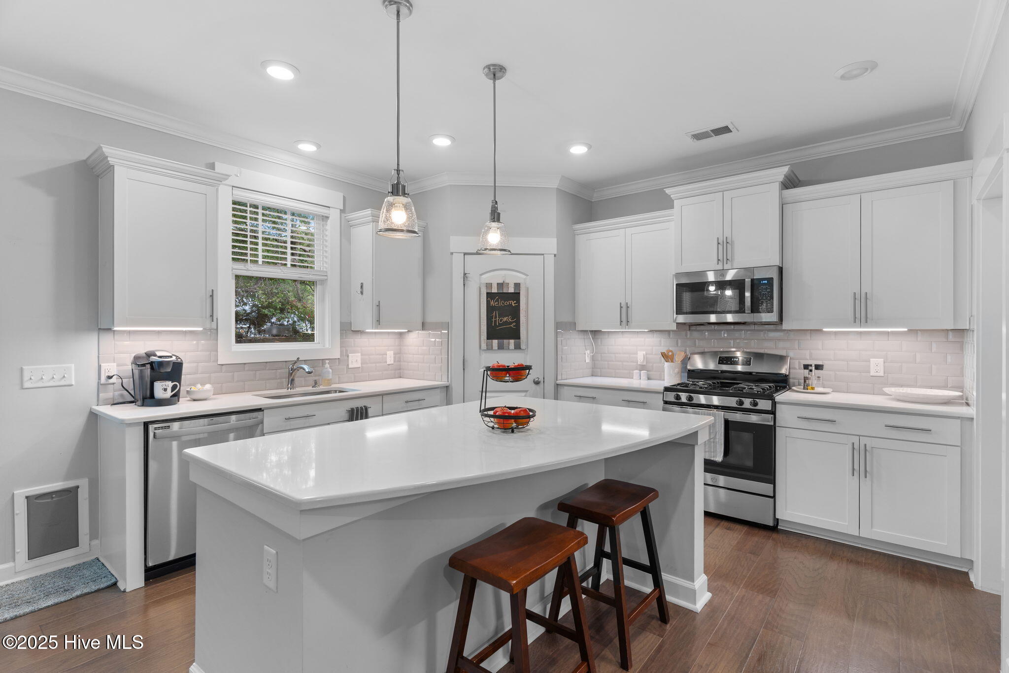 100526886 | Photo 15