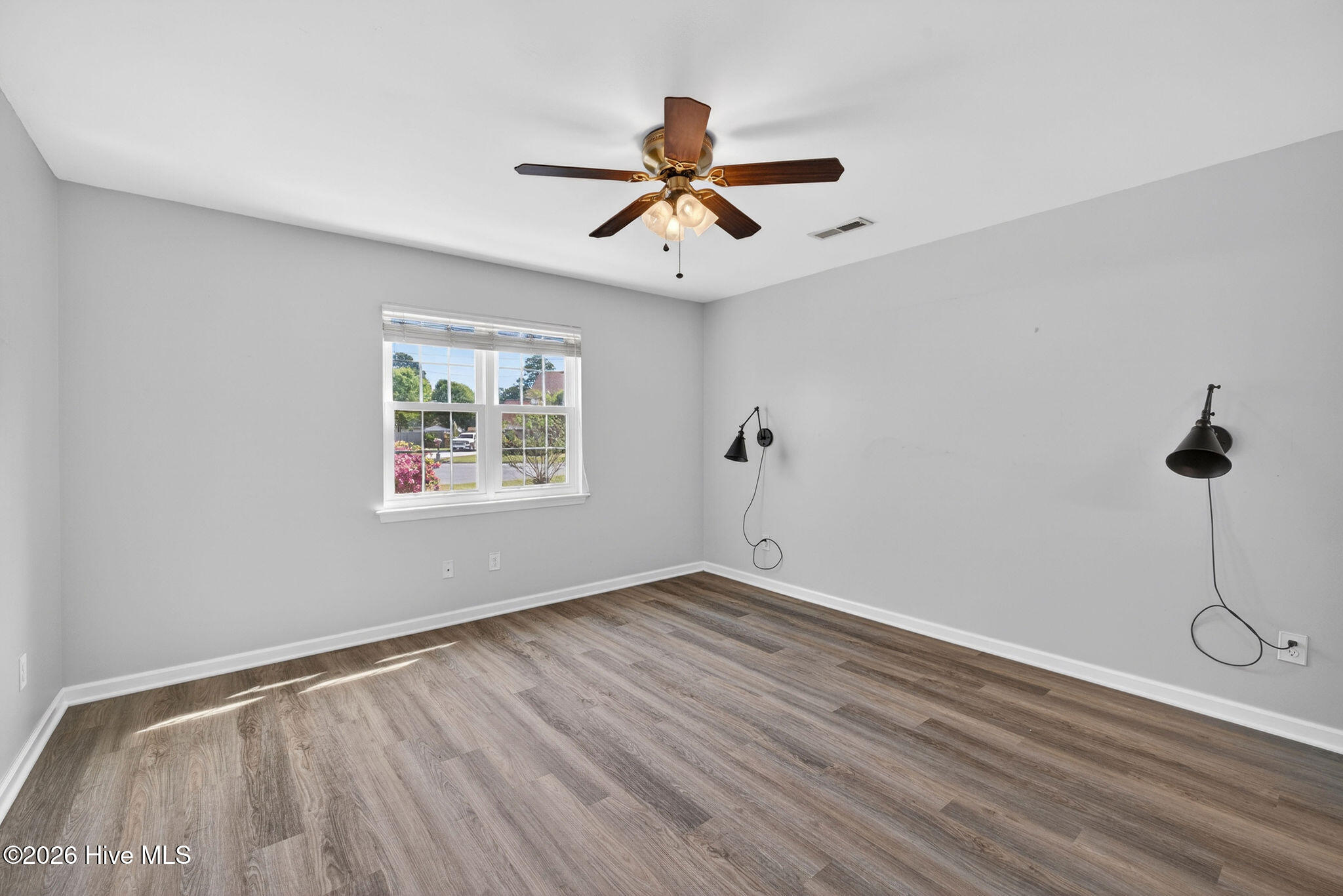 100567707 | Photo 34