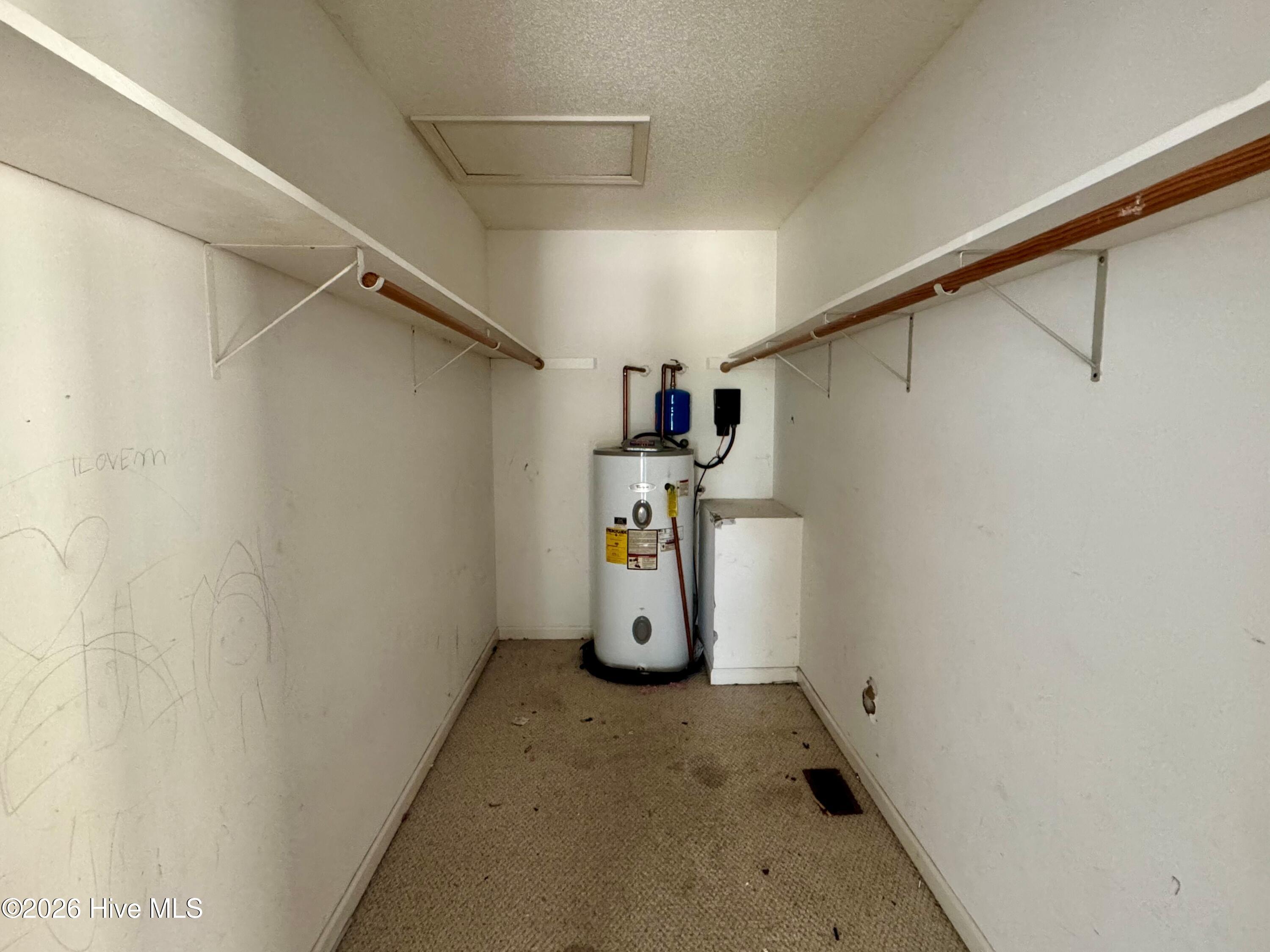 100561066 | Photo 11