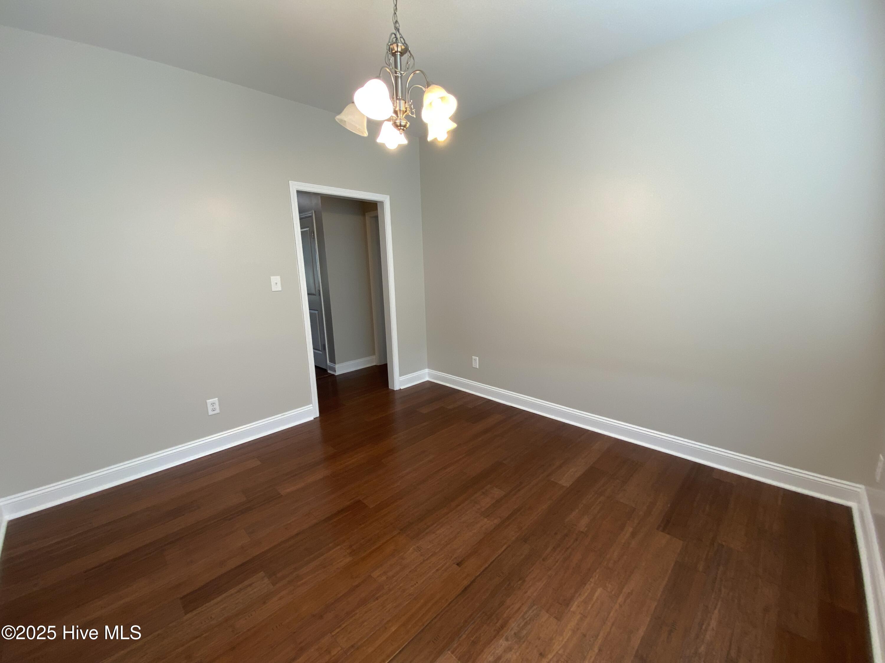 100566817 | Photo 12