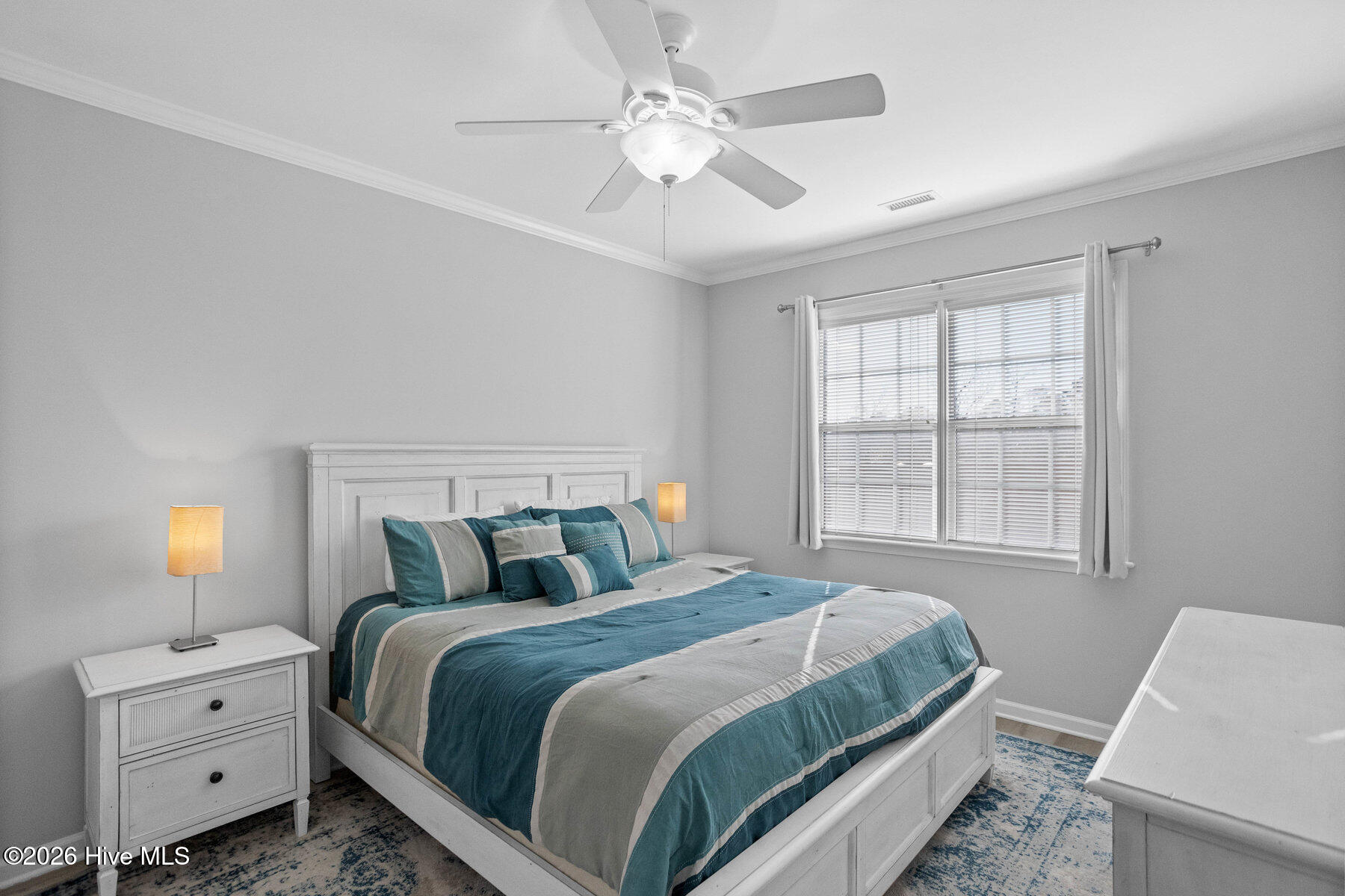 100557830 | Photo 15