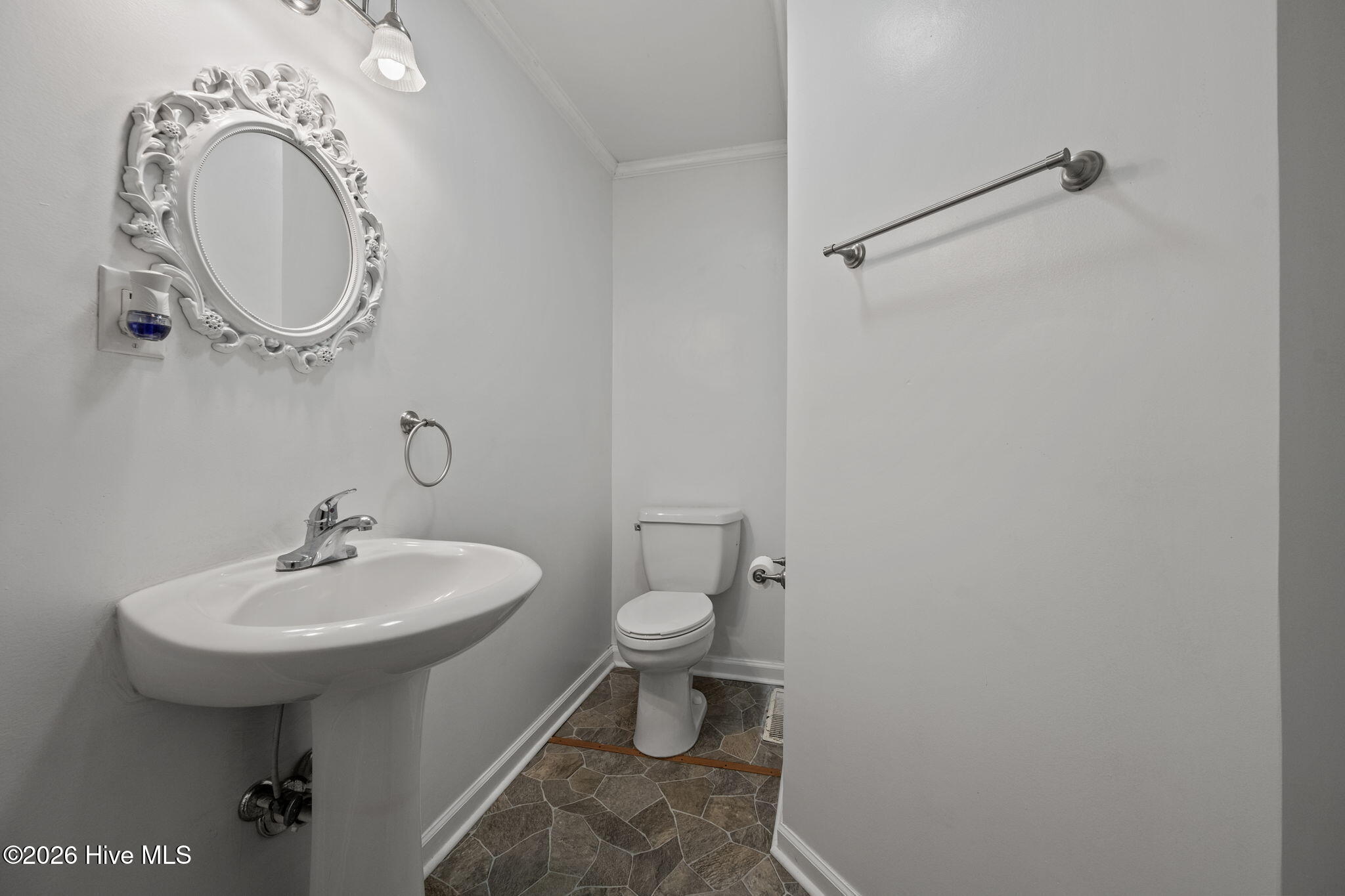 100562753 | Photo 27